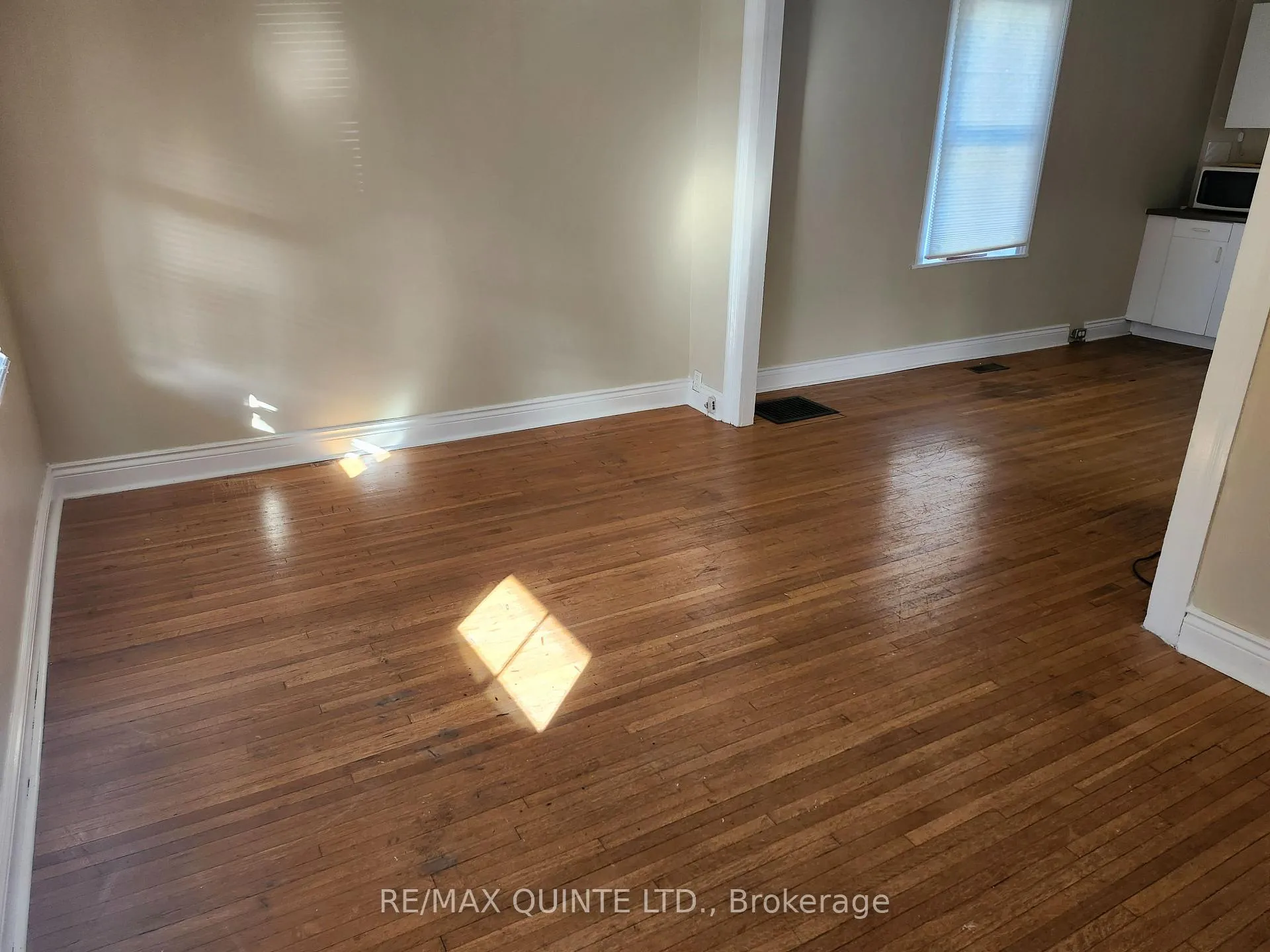 Photo 5 of 299 Foster Avenue, Belleville, Belleville Ward — HOMEH