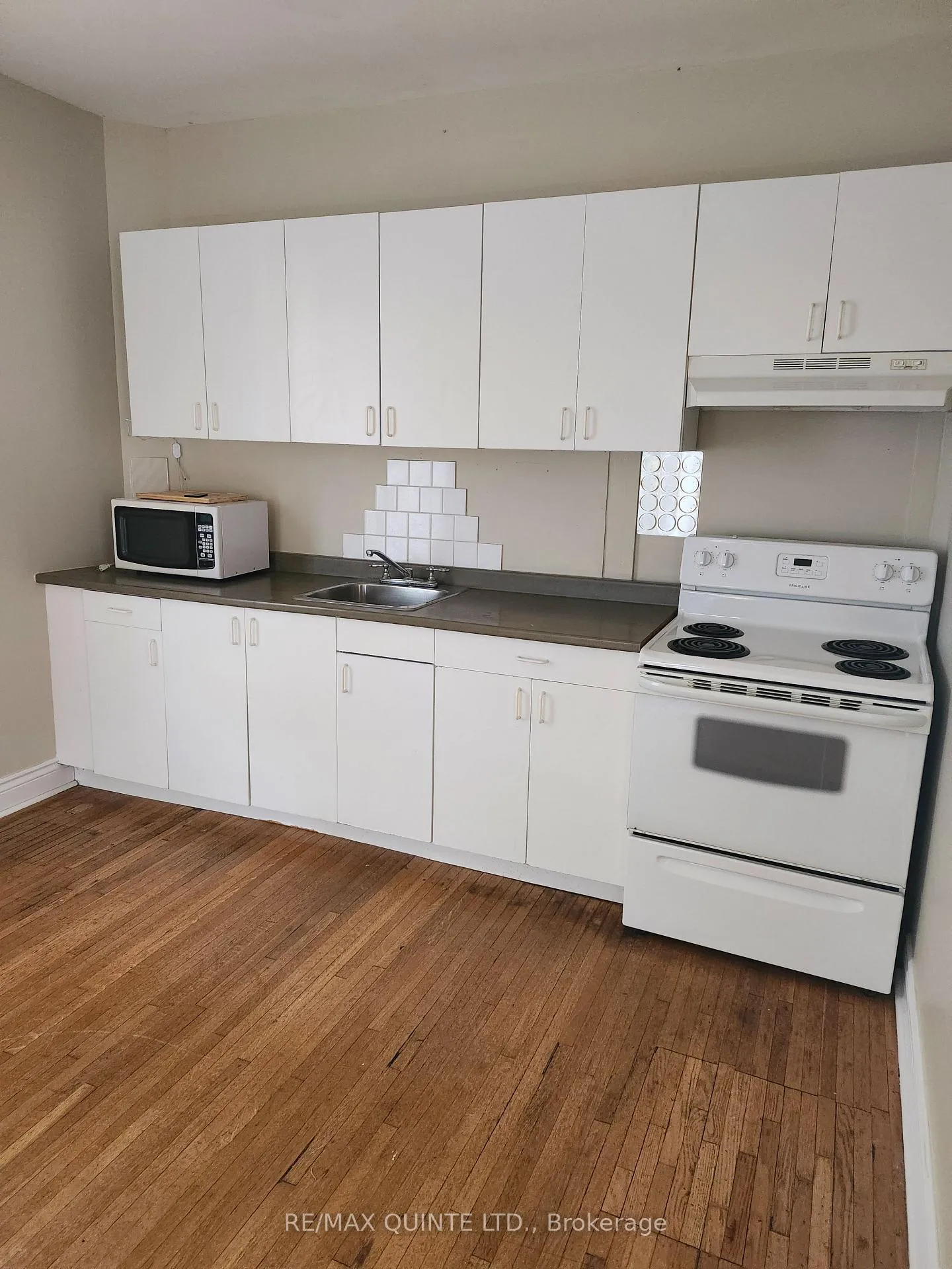 Photo 7 of 299 Foster Avenue, Belleville, Belleville Ward — HOMEH