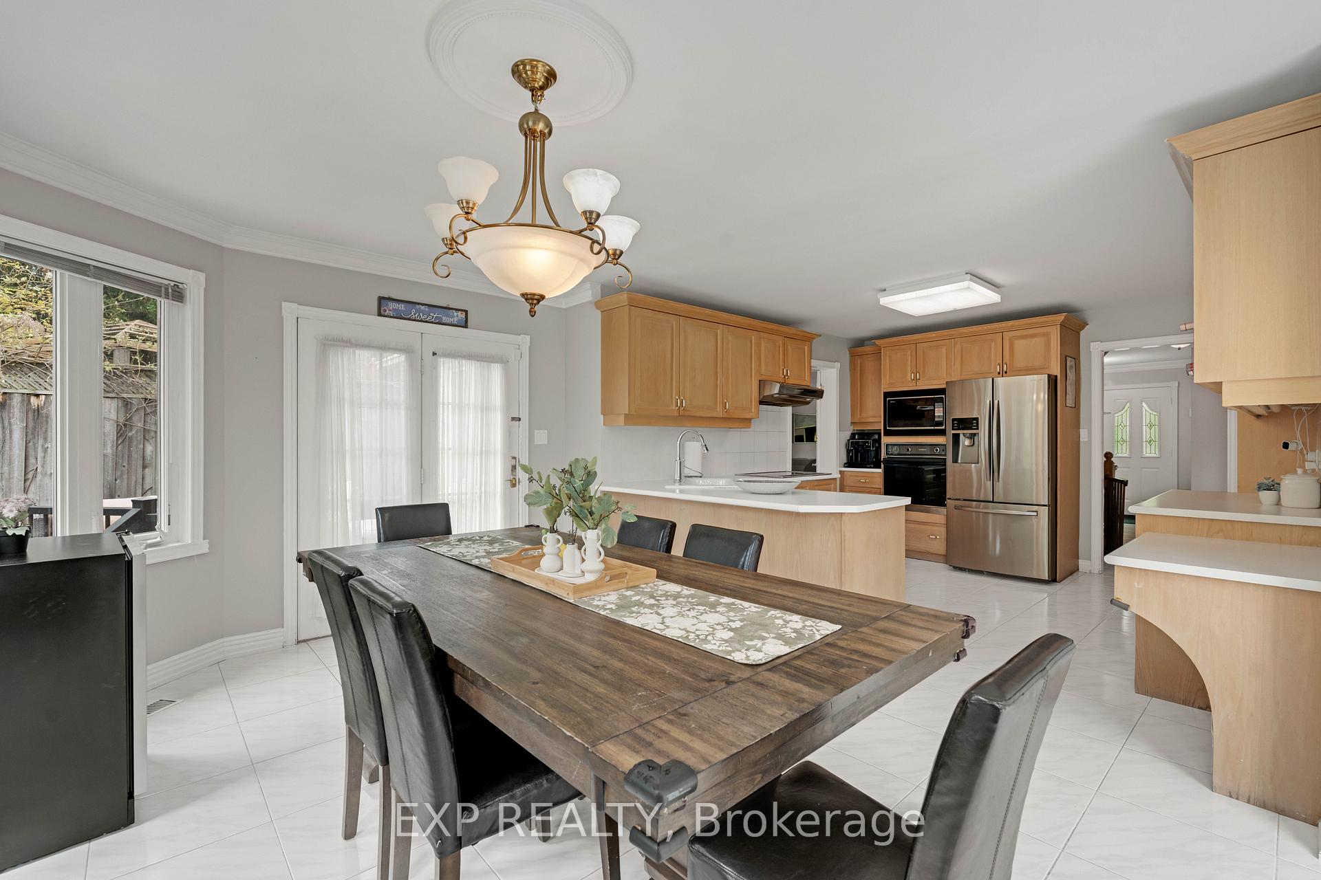 Photo 4 of 6 Edgebrook Drive, Etobicoke, Thistletown-Beaumonde Heights — HOMEH