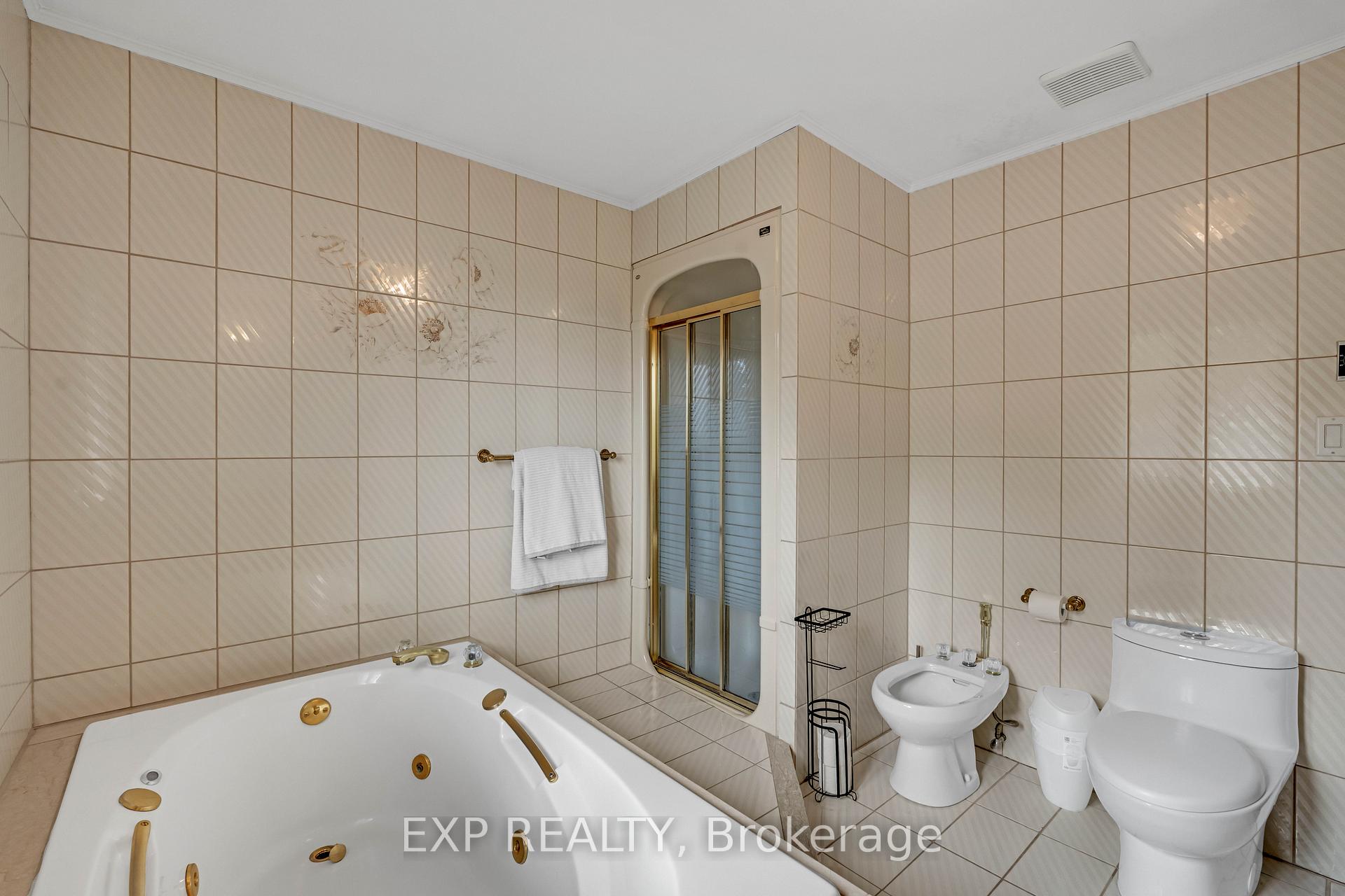 Photo 9 of 6 Edgebrook Drive, Etobicoke, Thistletown-Beaumonde Heights — HOMEH
