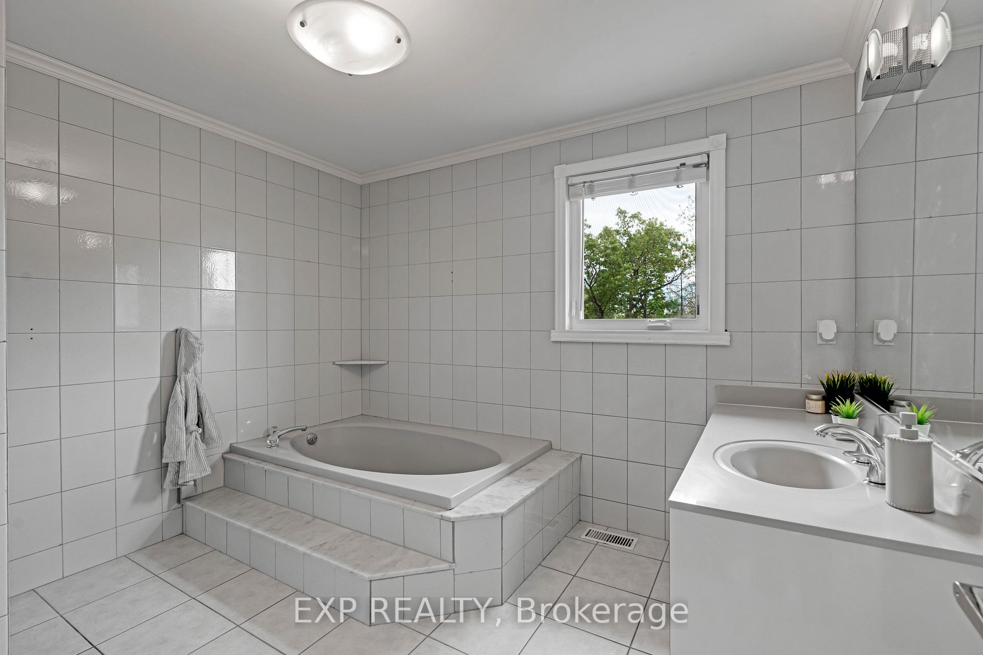 Photo 15 of 6 Edgebrook Drive, Etobicoke, Thistletown-Beaumonde Heights — HOMEH