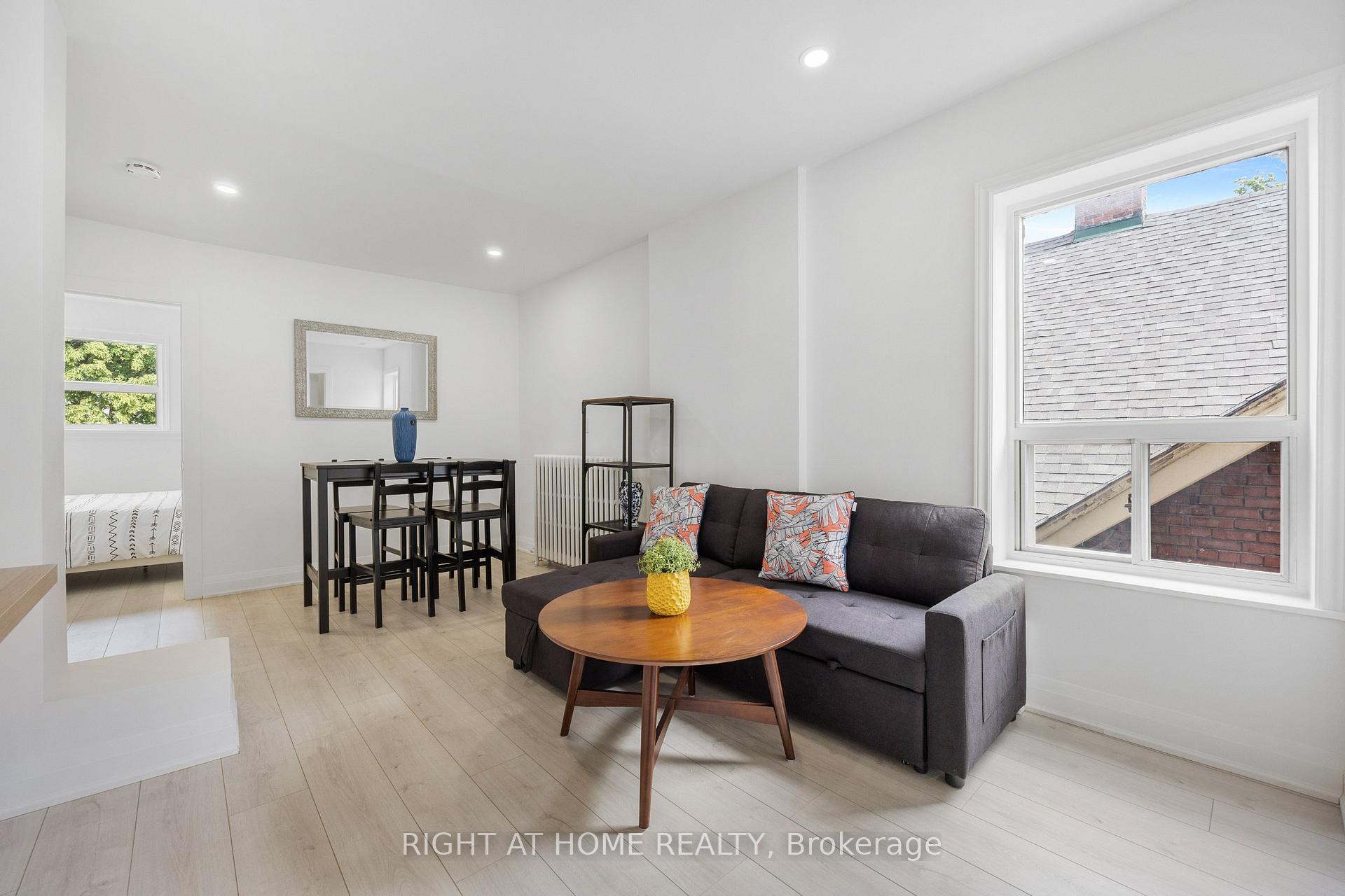 Front of Unit 3rd flr, 344 Shaw Street