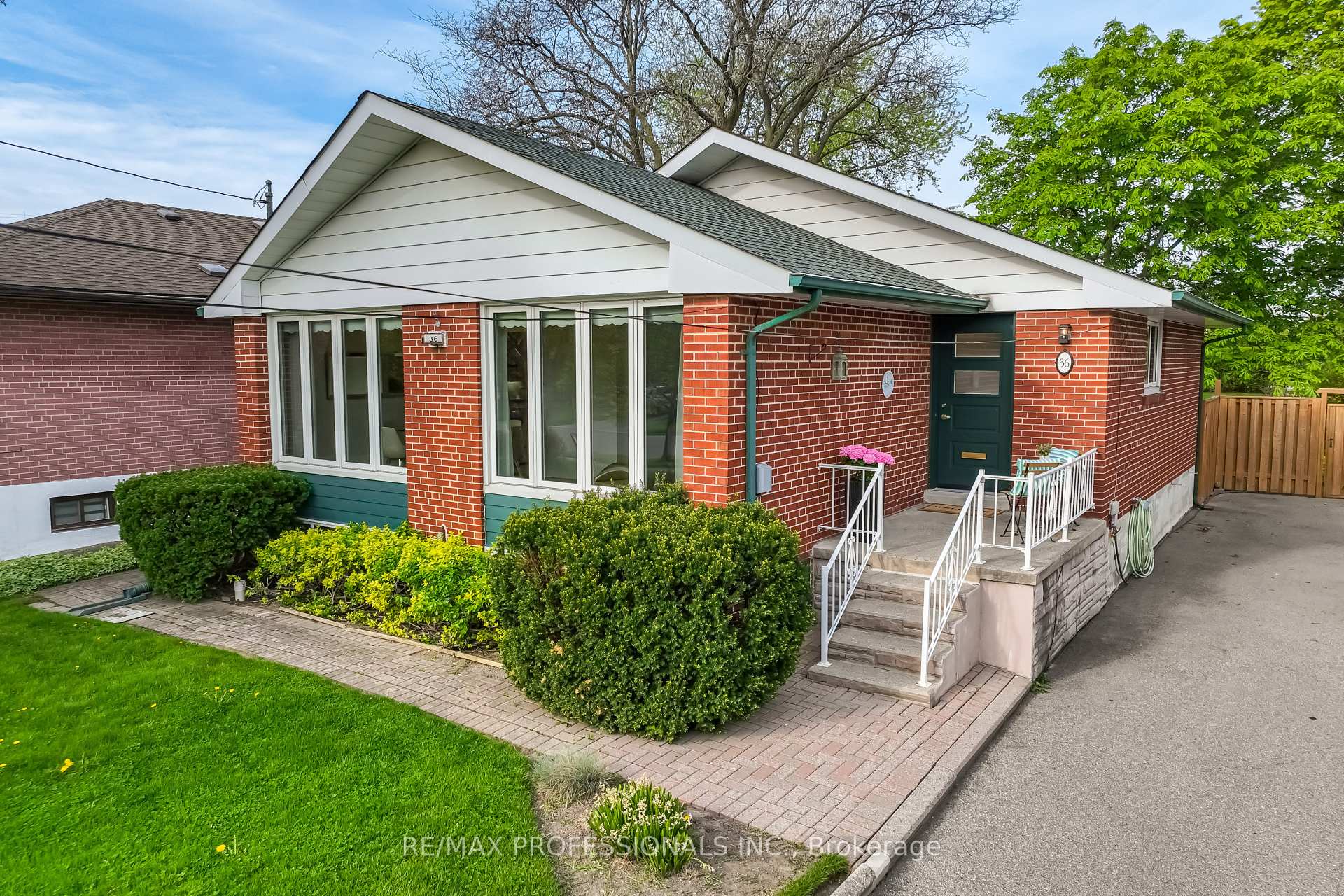Photo 1 of 36 Templar Drive, Etobicoke, Kingsview Village-The Westway — HOMEH
