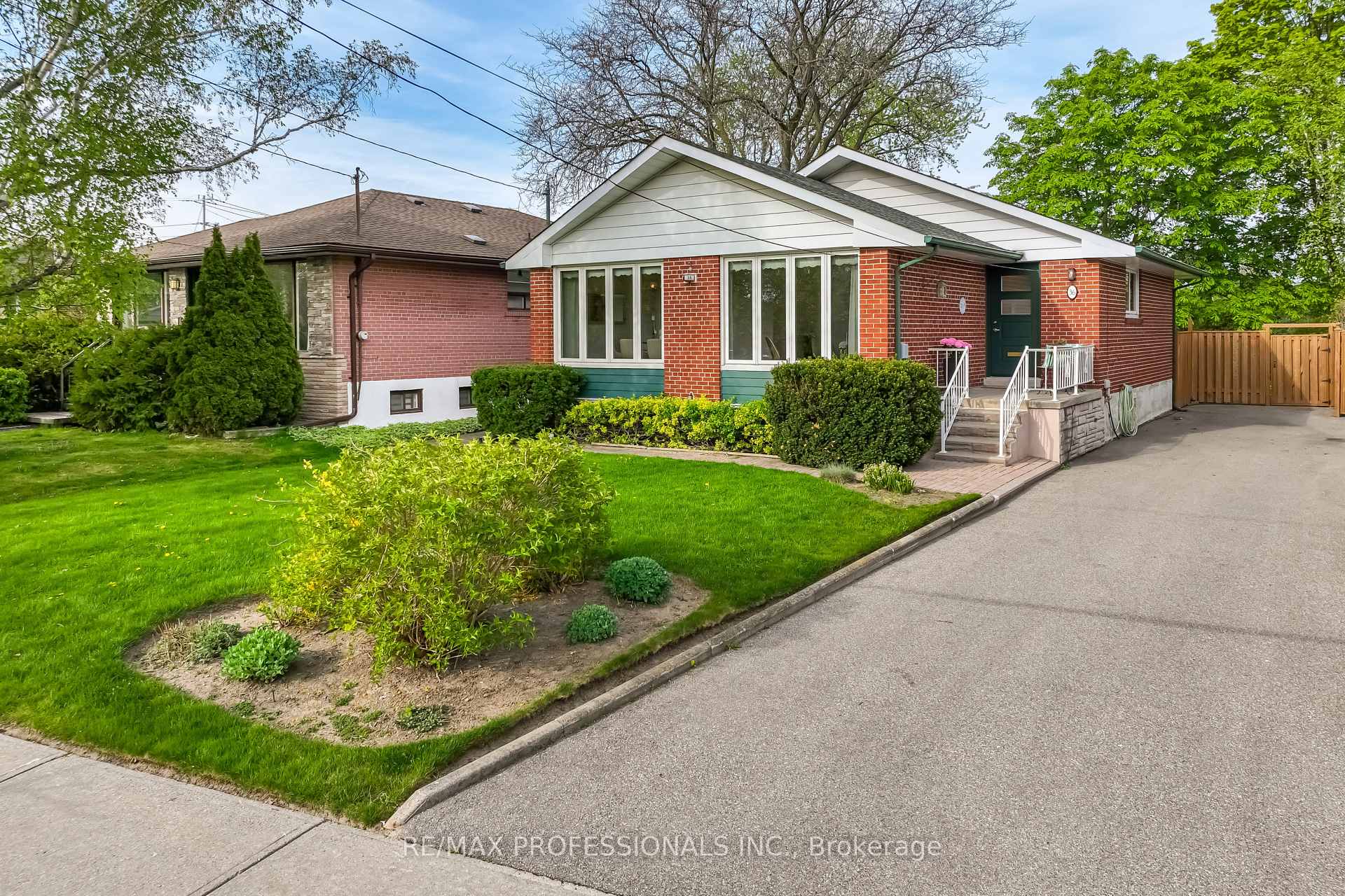 Photo 2 of 36 Templar Drive, Etobicoke, Kingsview Village-The Westway — HOMEH