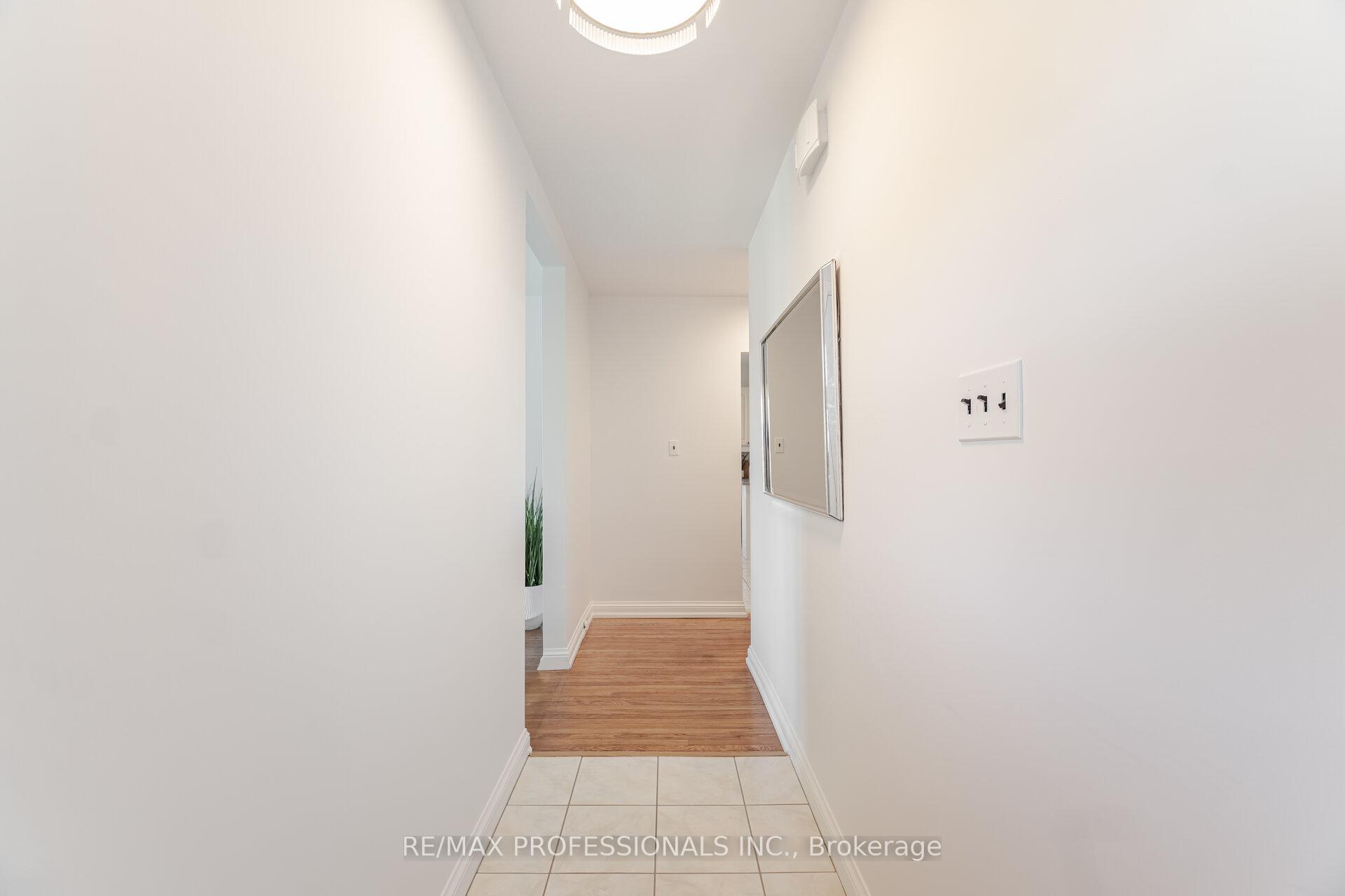 Photo 5 of 36 Templar Drive, Etobicoke, Kingsview Village-The Westway — HOMEH