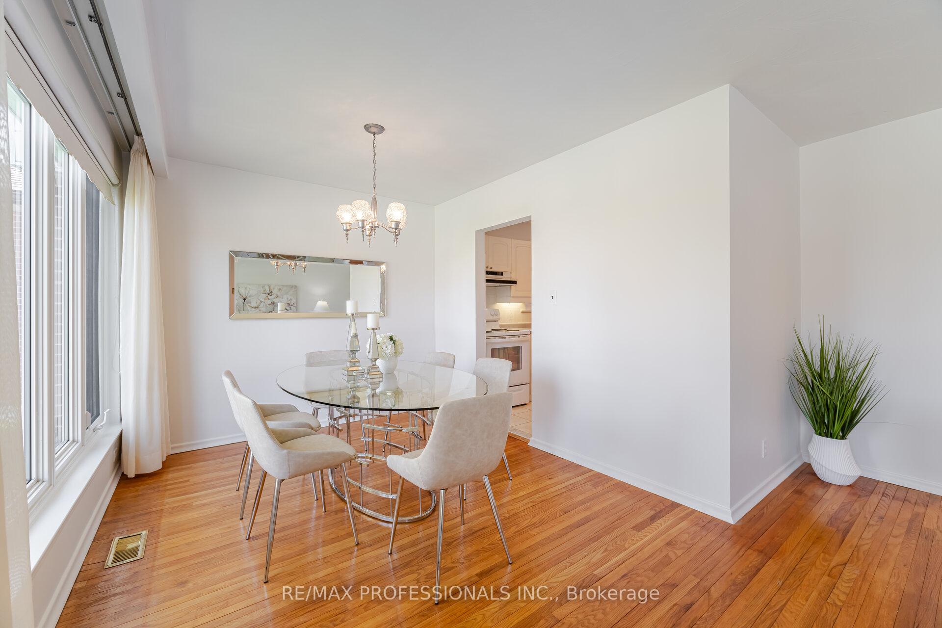 Photo 10 of 36 Templar Drive, Etobicoke, Kingsview Village-The Westway — HOMEH