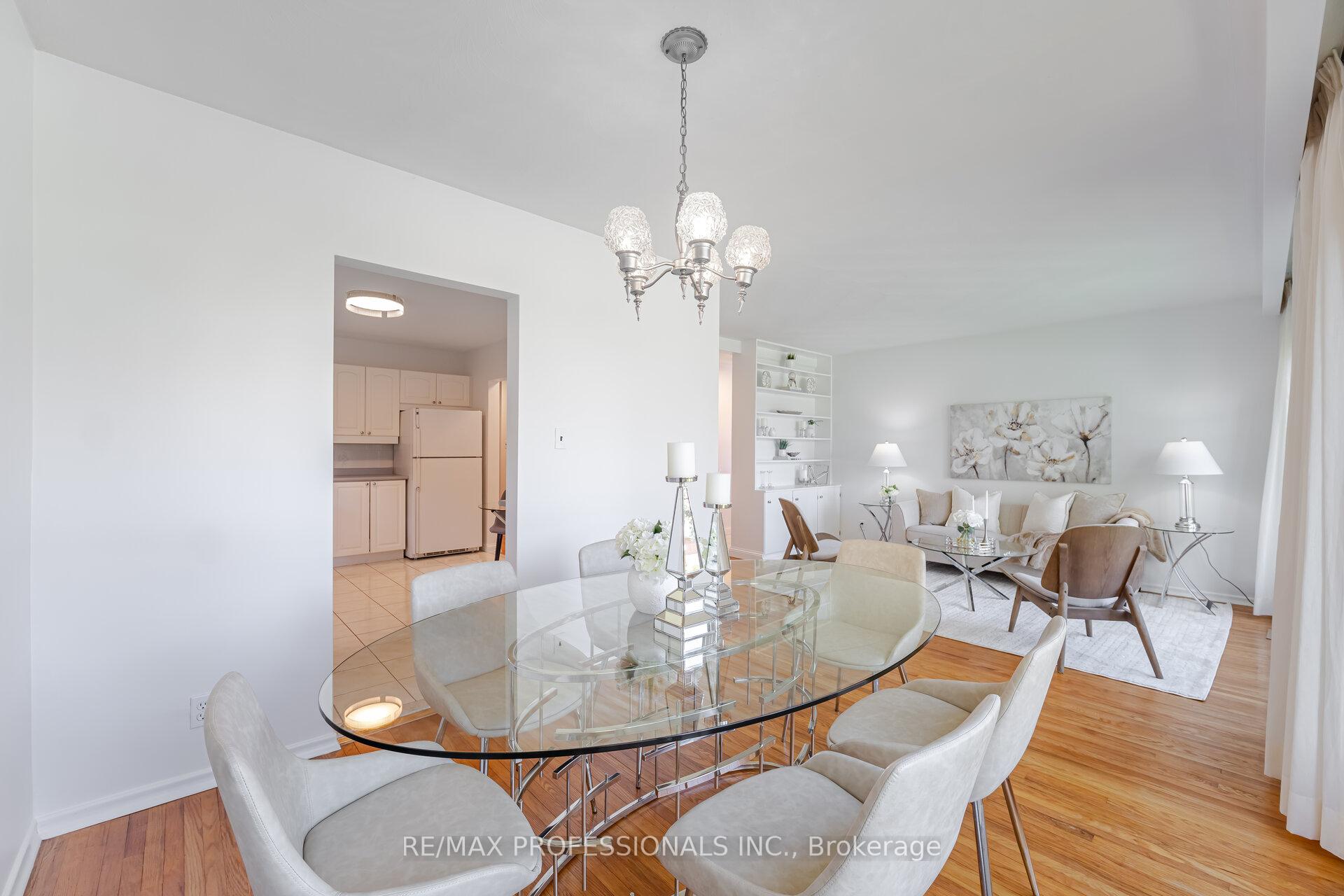 Photo 12 of 36 Templar Drive, Etobicoke, Kingsview Village-The Westway — HOMEH