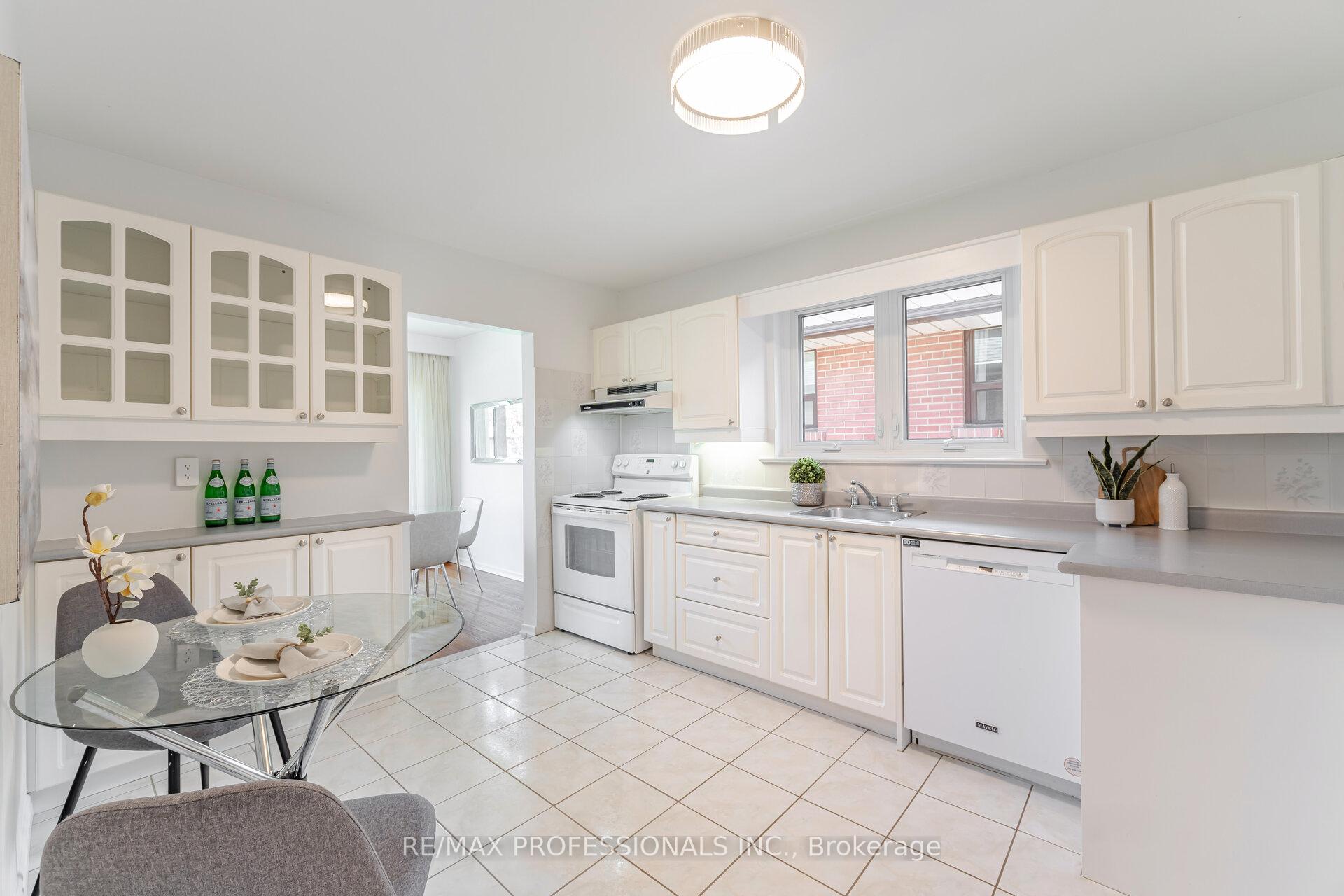 Photo 13 of 36 Templar Drive, Etobicoke, Kingsview Village-The Westway — HOMEH