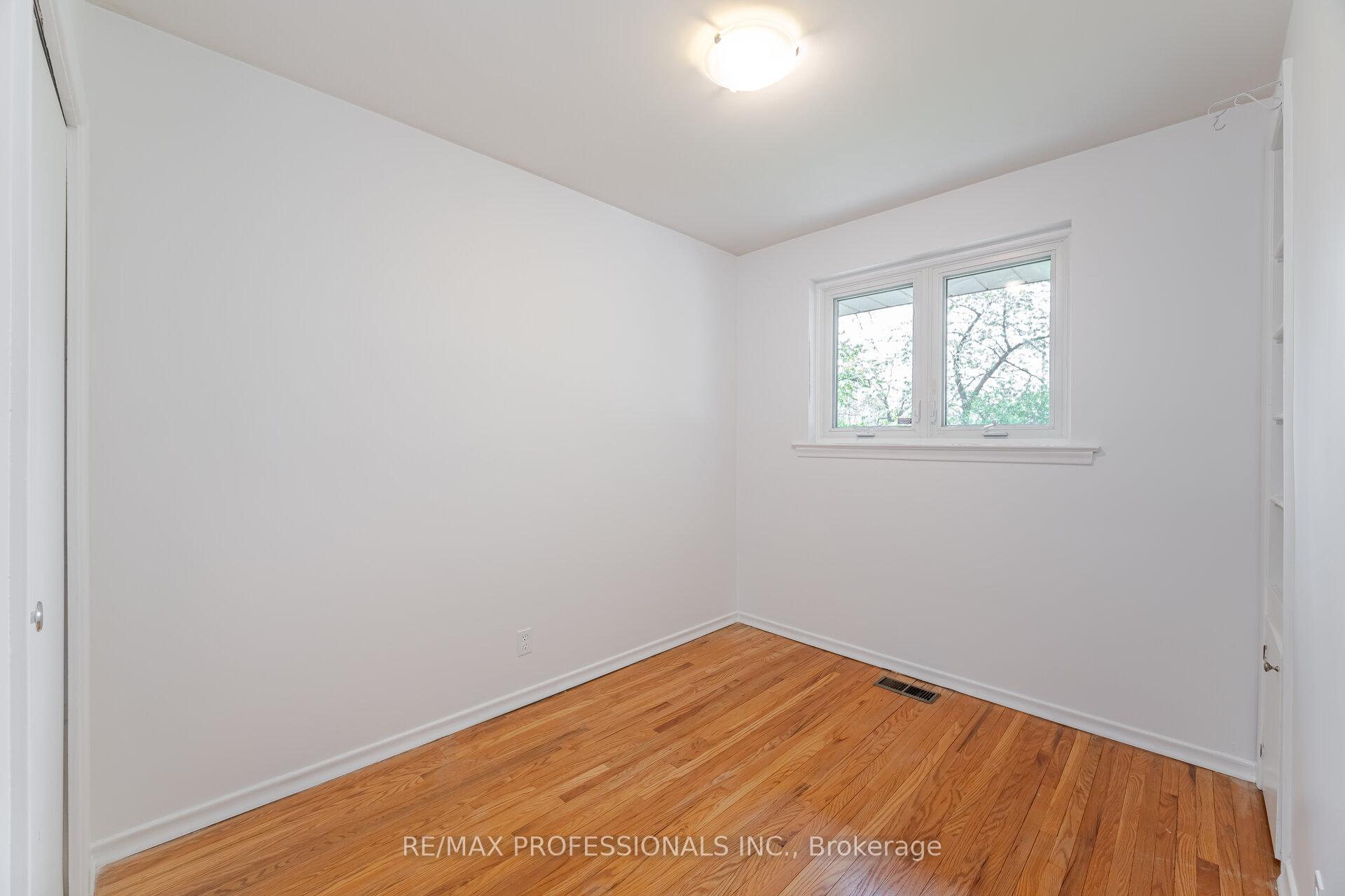 Photo 21 of 36 Templar Drive, Etobicoke, Kingsview Village-The Westway — HOMEH