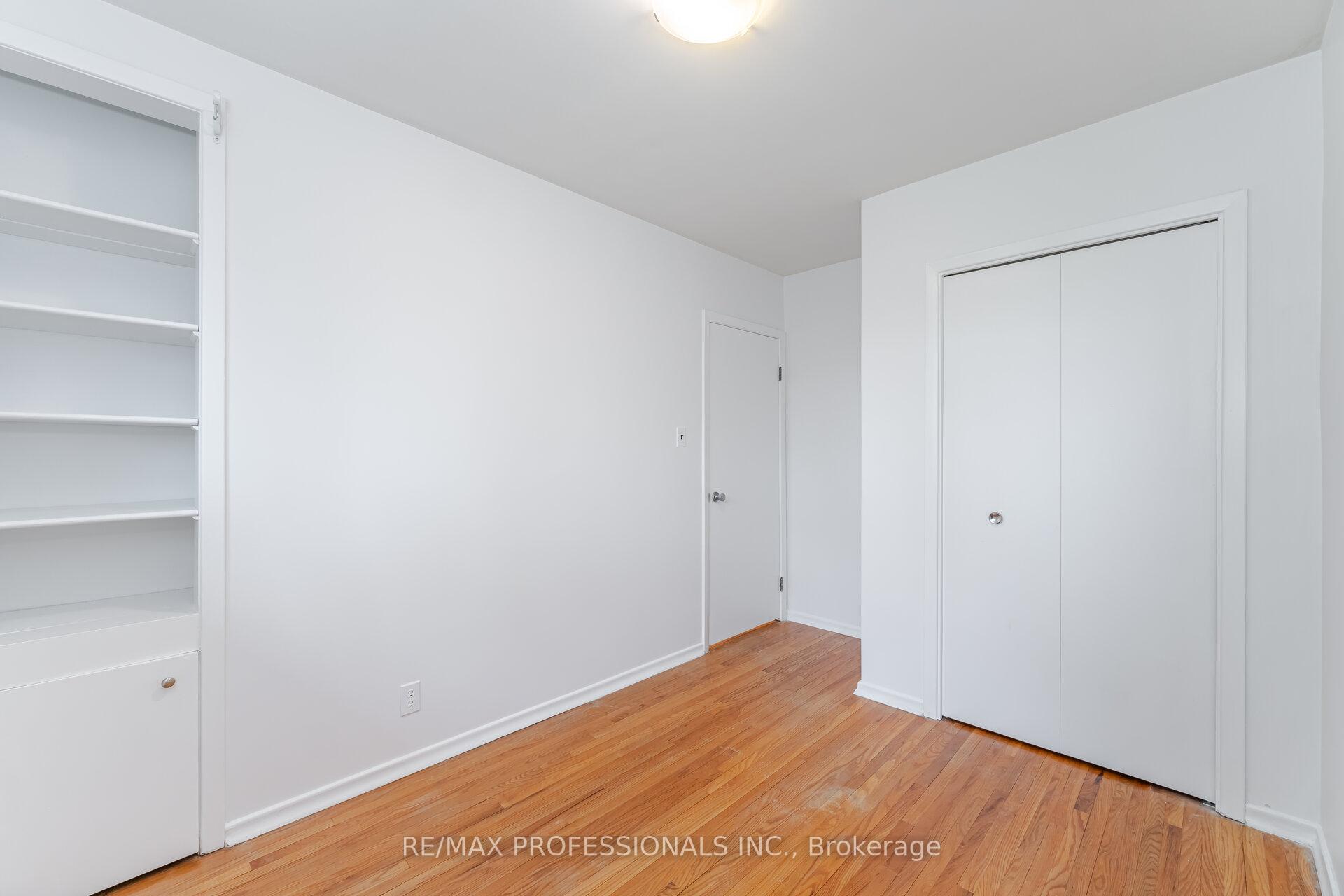 Photo 22 of 36 Templar Drive, Etobicoke, Kingsview Village-The Westway — HOMEH