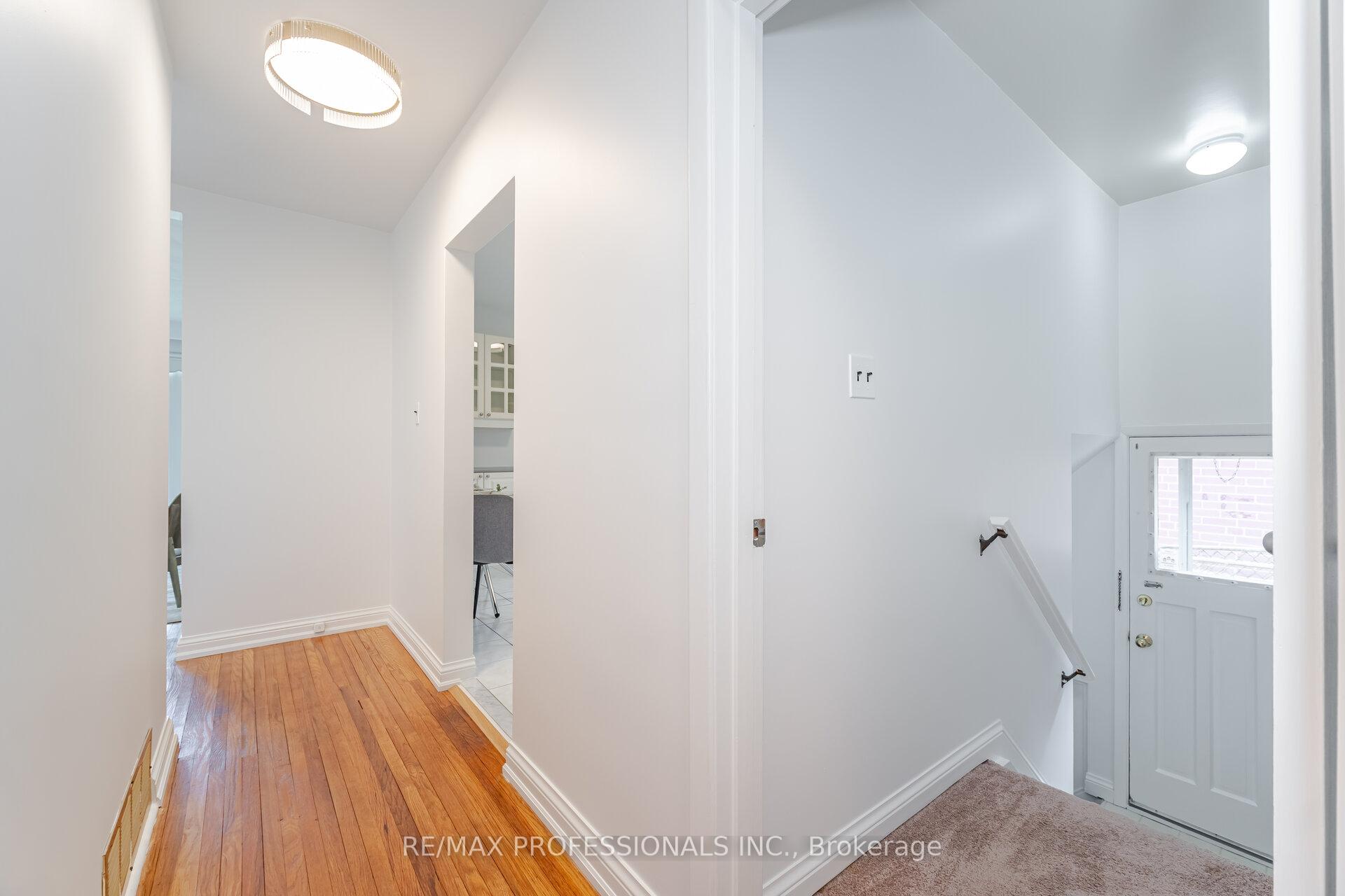 Photo 24 of 36 Templar Drive, Etobicoke, Kingsview Village-The Westway — HOMEH