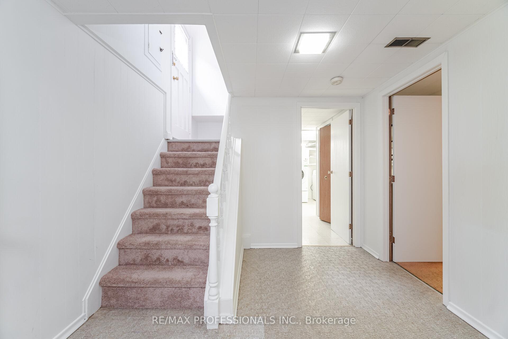 Photo 25 of 36 Templar Drive, Etobicoke, Kingsview Village-The Westway — HOMEH
