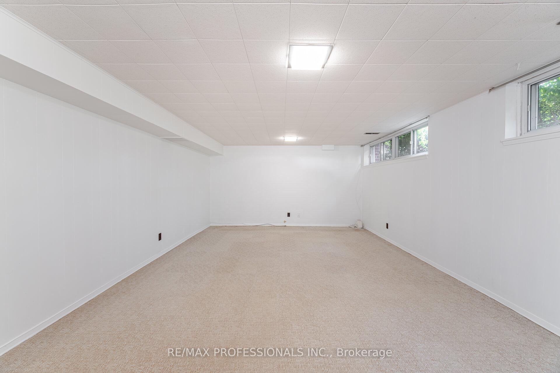 Photo 27 of 36 Templar Drive, Etobicoke, Kingsview Village-The Westway — HOMEH