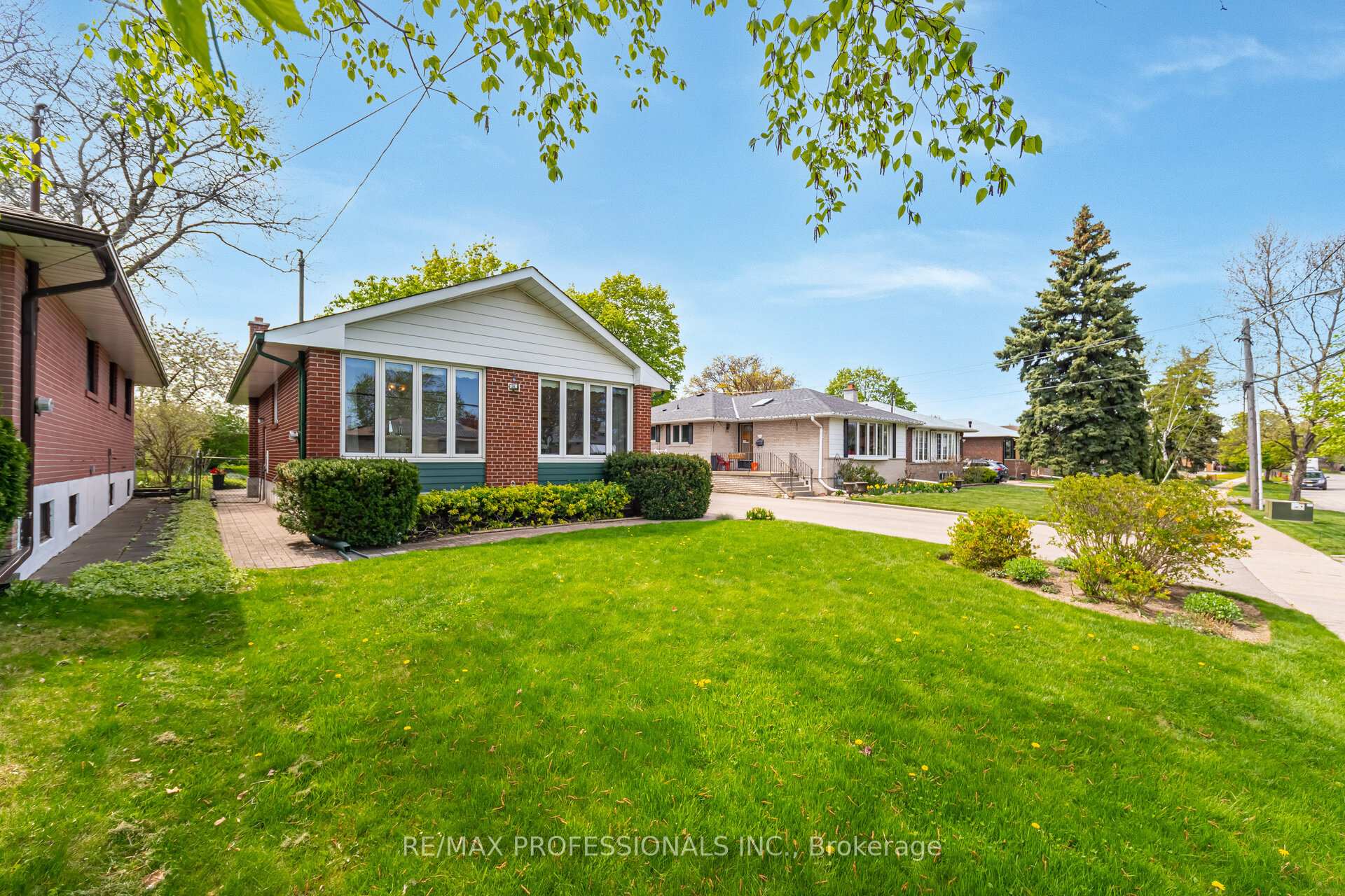Photo 37 of 36 Templar Drive, Etobicoke, Kingsview Village-The Westway — HOMEH