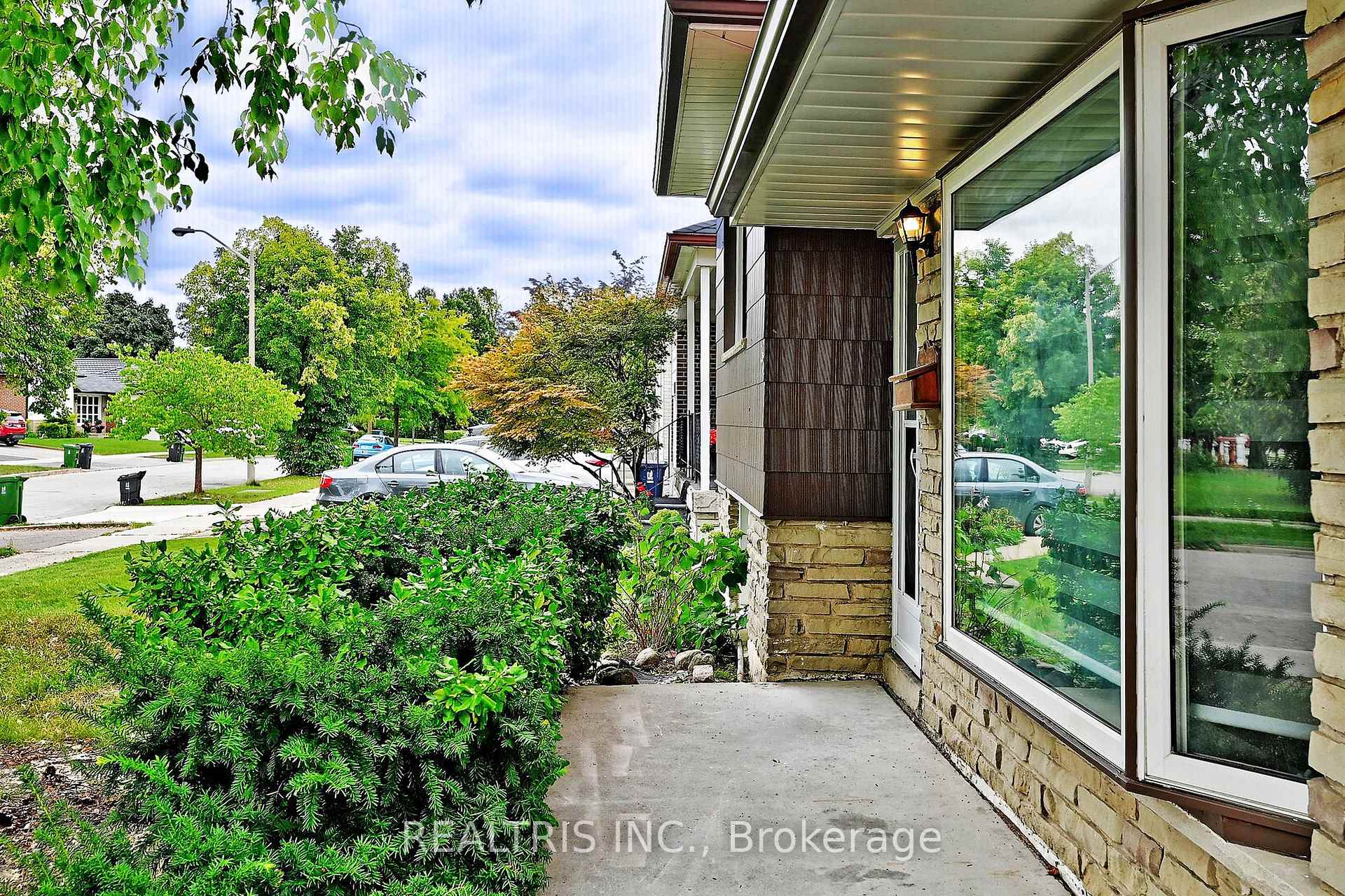 Photo 6 of 36 Tealham Drive, Etobicoke, West Humber-Clairville — HOMEH