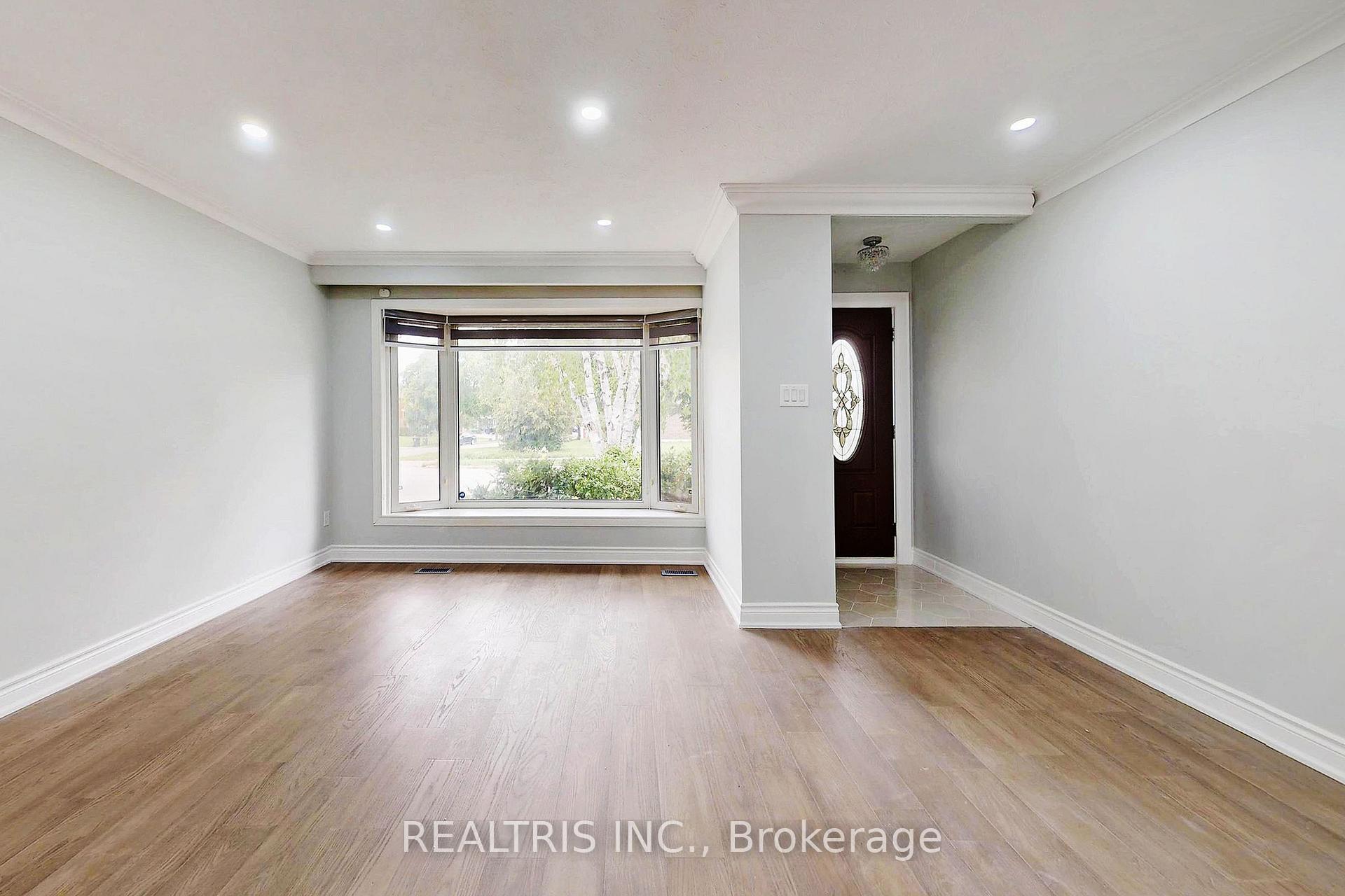 Photo 9 of 36 Tealham Drive, Etobicoke, West Humber-Clairville — HOMEH