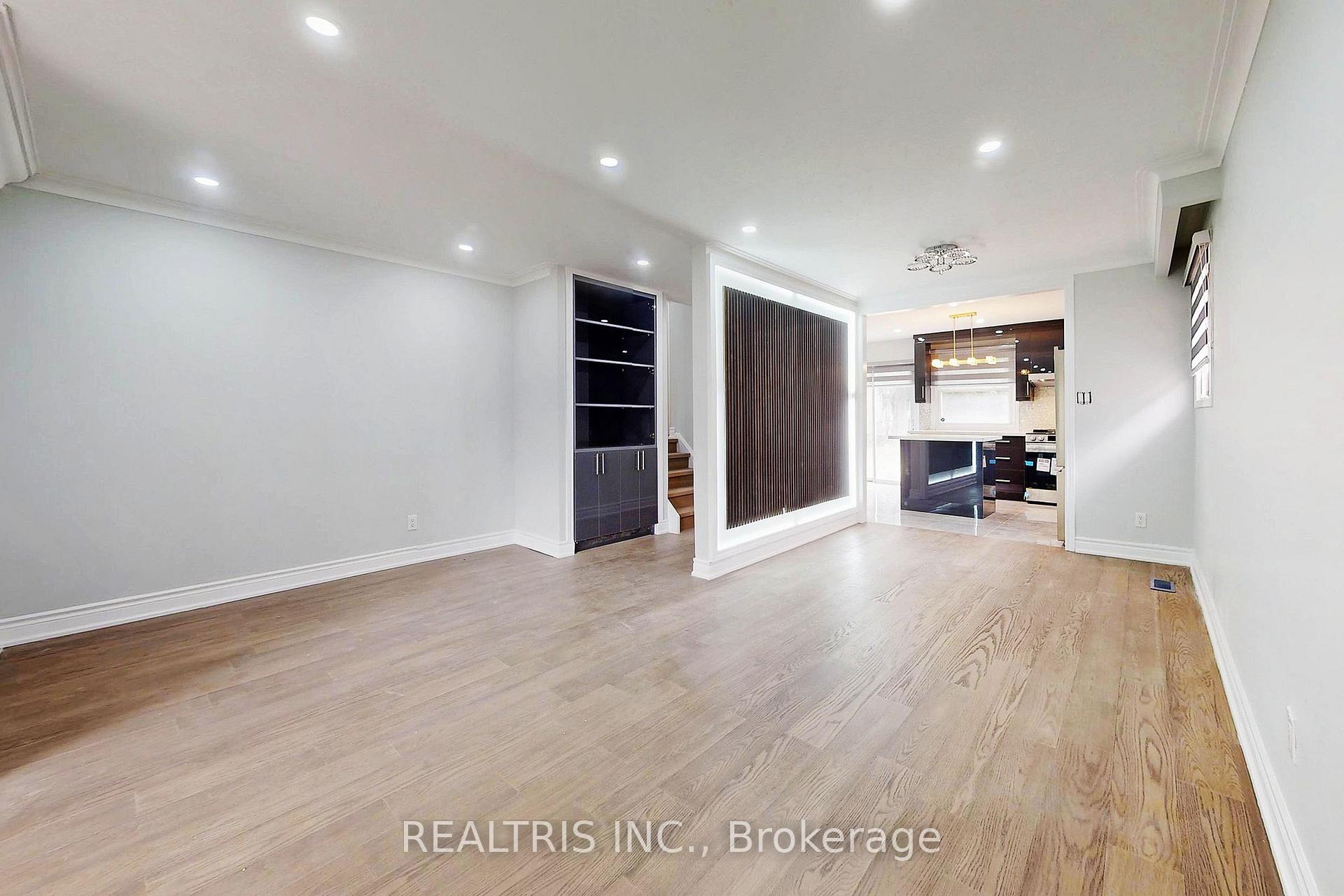 Photo 10 of 36 Tealham Drive, Etobicoke, West Humber-Clairville — HOMEH