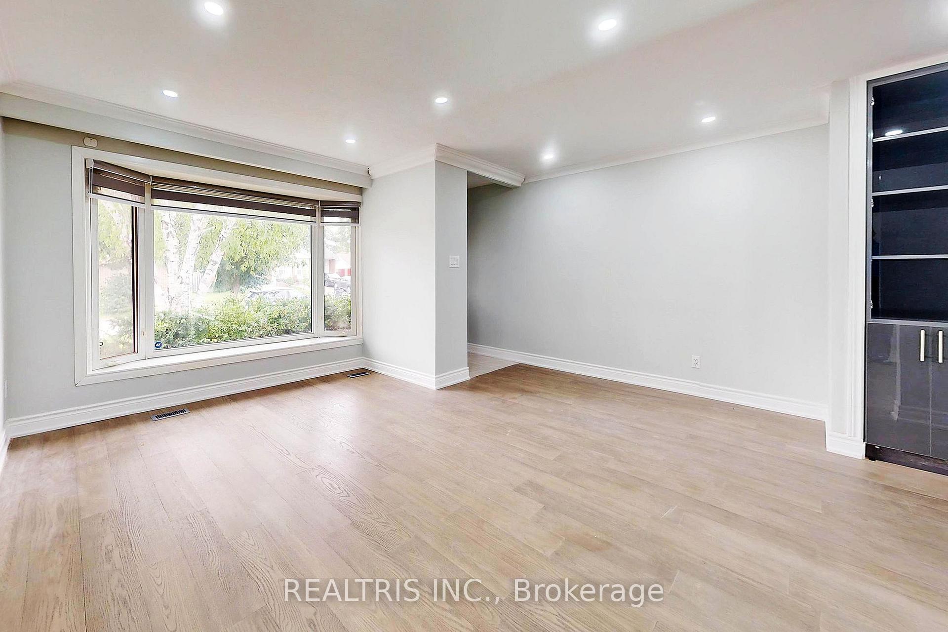 Photo 2 of 36 Tealham Drive, Etobicoke, West Humber-Clairville — HOMEH