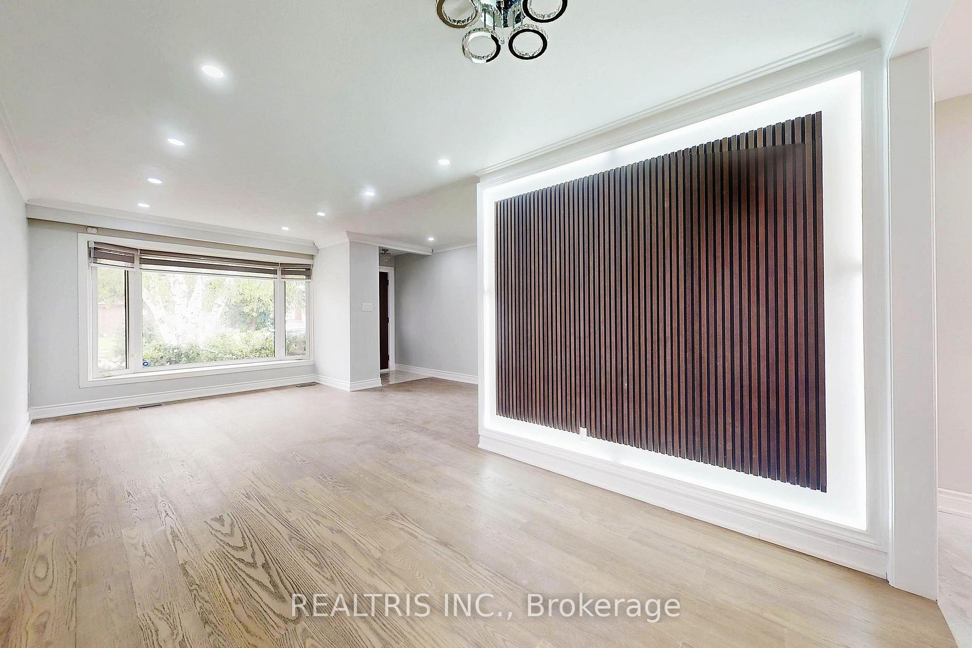 Photo 4 of 36 Tealham Drive, Etobicoke, West Humber-Clairville — HOMEH