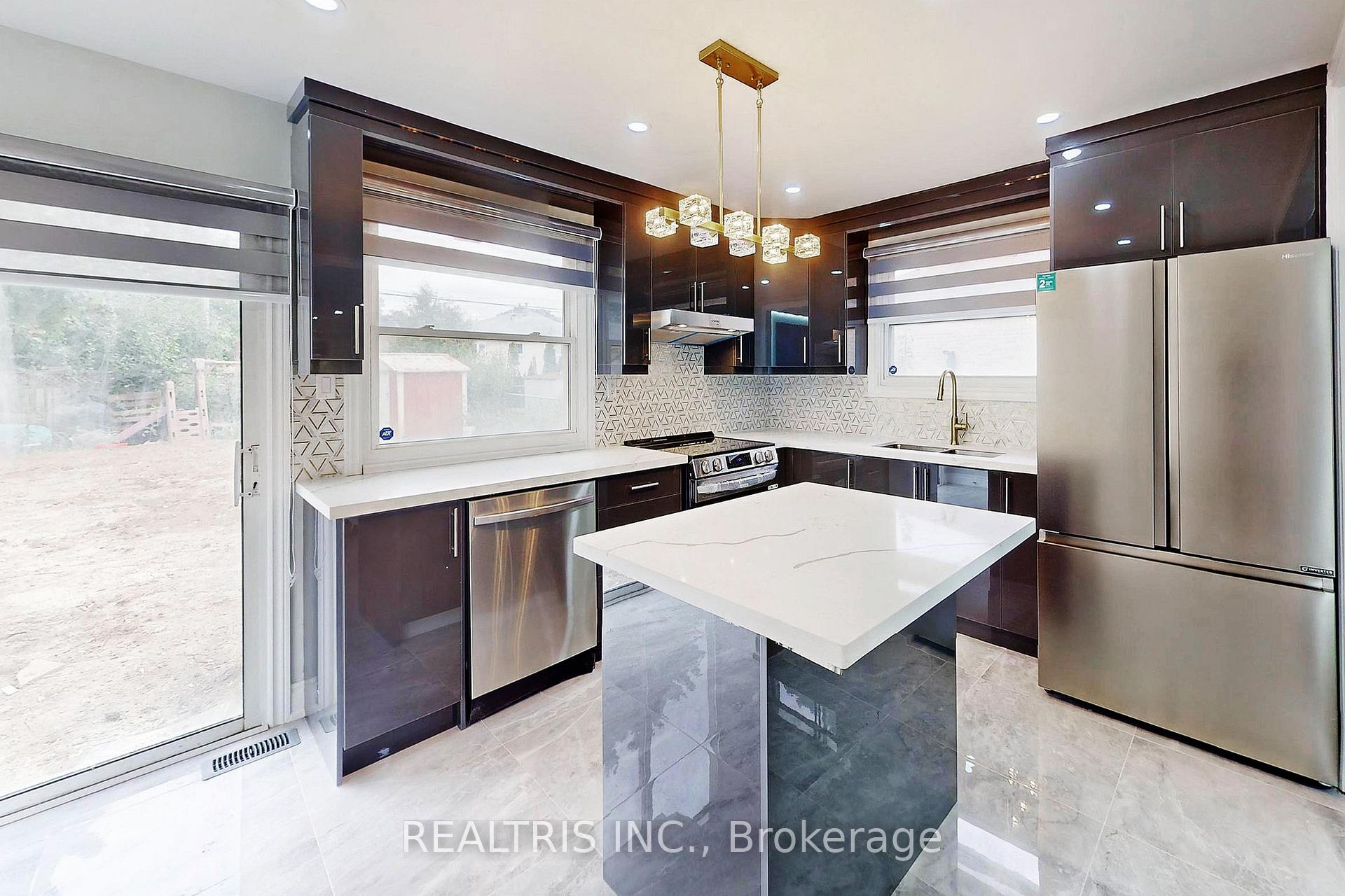 Photo 31 of 36 Tealham Drive, Etobicoke, West Humber-Clairville — HOMEH