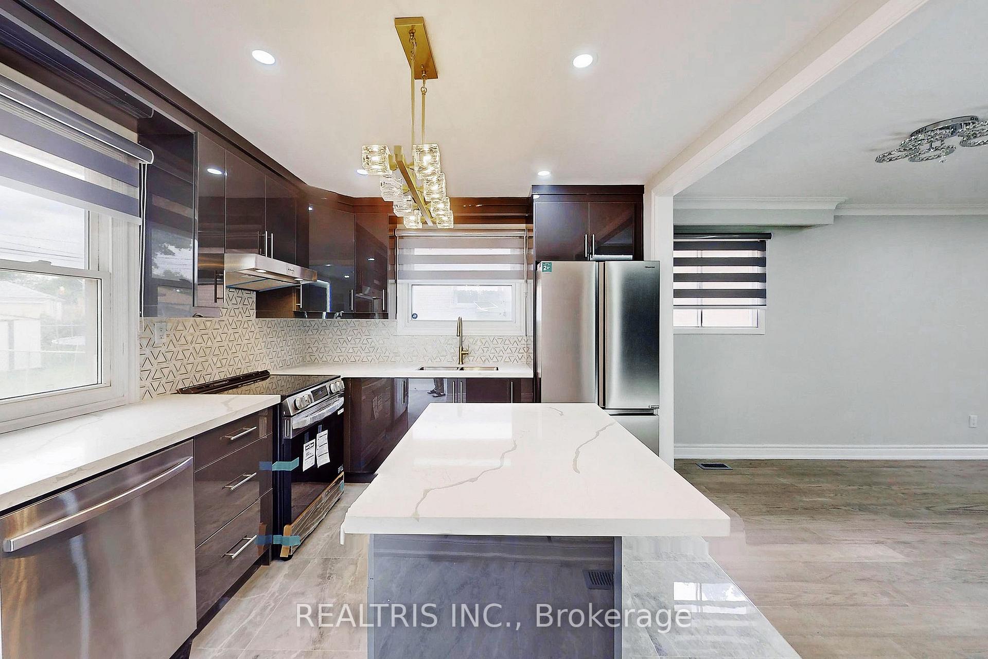 Photo 7 of 36 Tealham Drive, Etobicoke, West Humber-Clairville — HOMEH