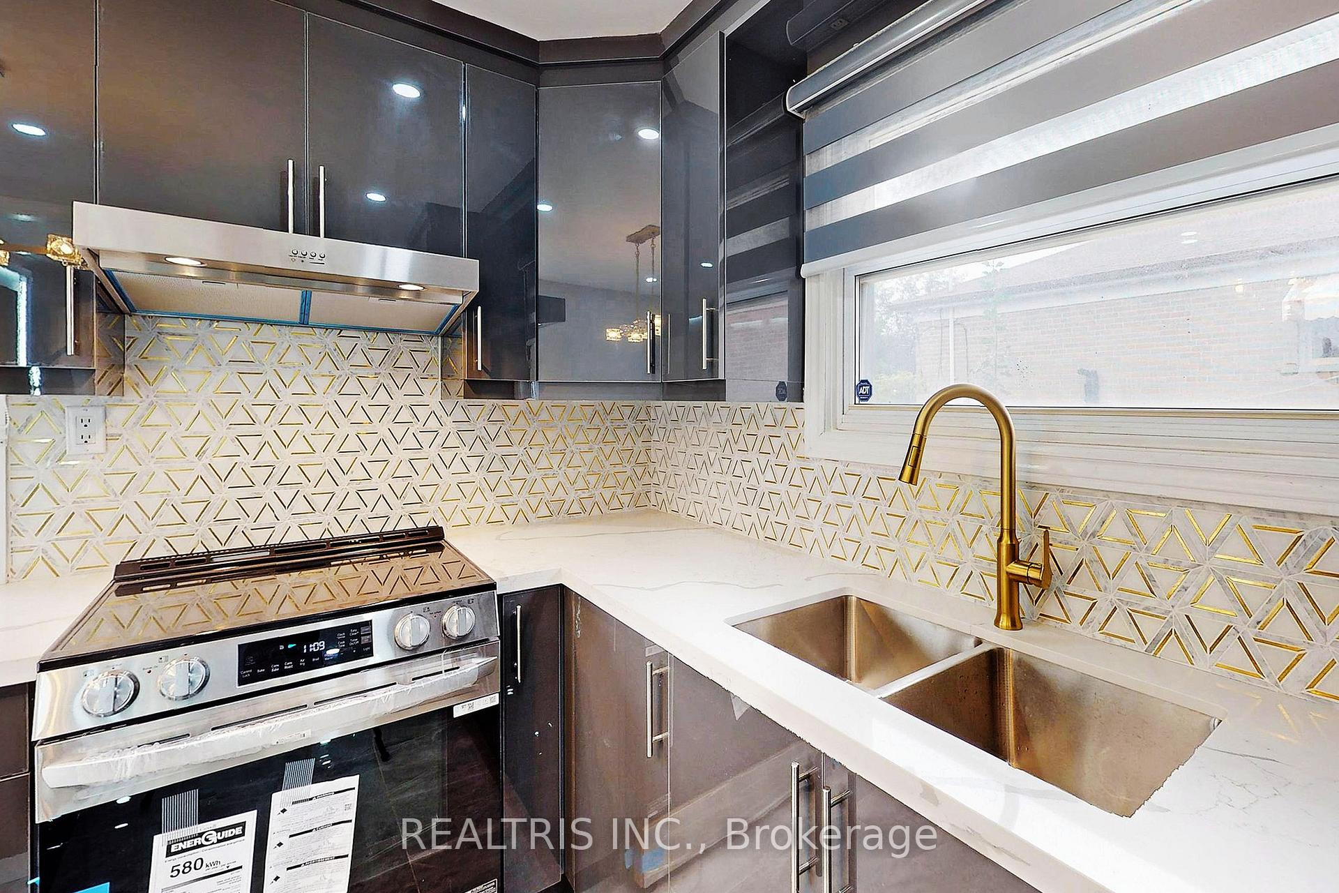 Photo 22 of 36 Tealham Drive, Etobicoke, West Humber-Clairville — HOMEH