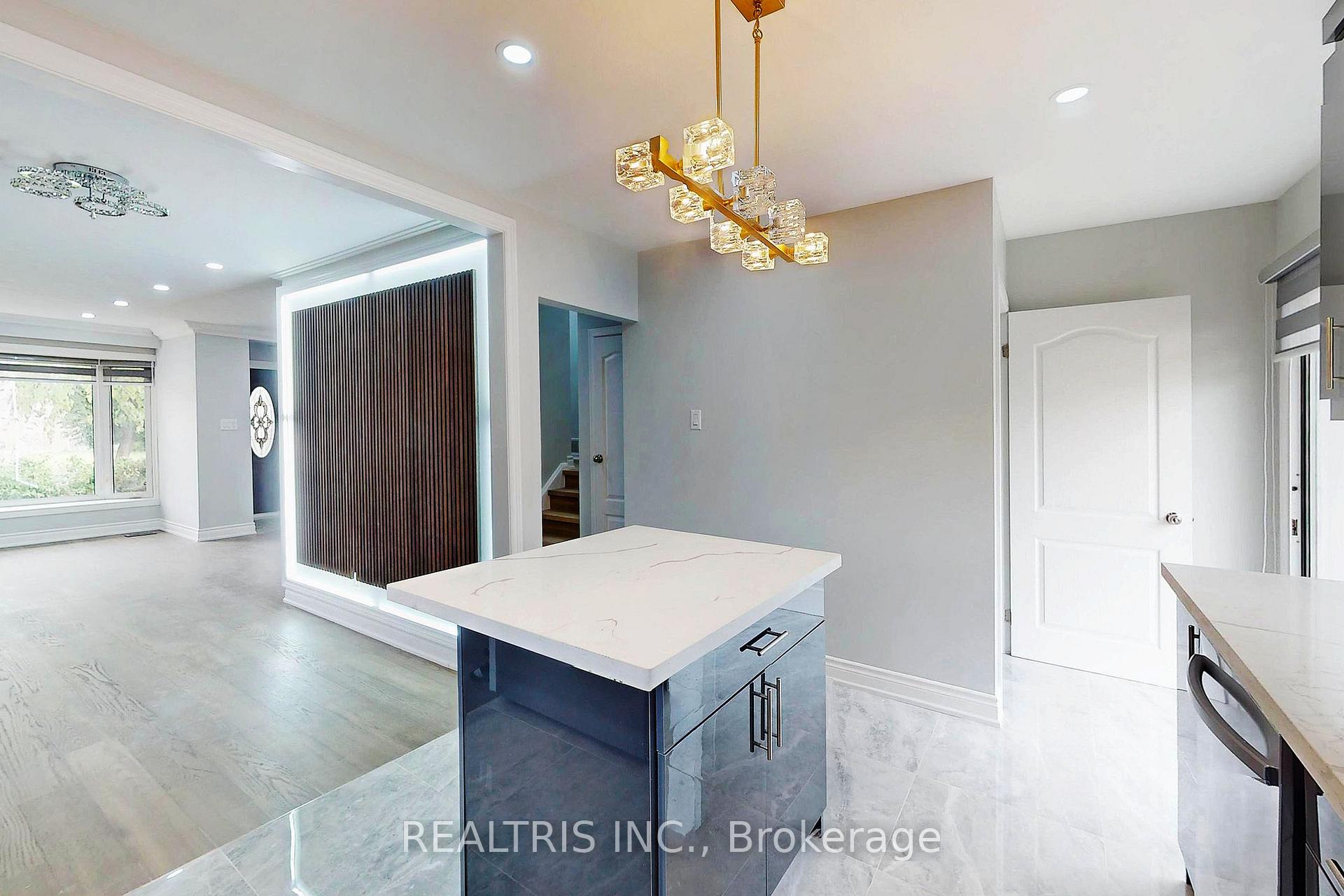 Photo 13 of 36 Tealham Drive, Etobicoke, West Humber-Clairville — HOMEH