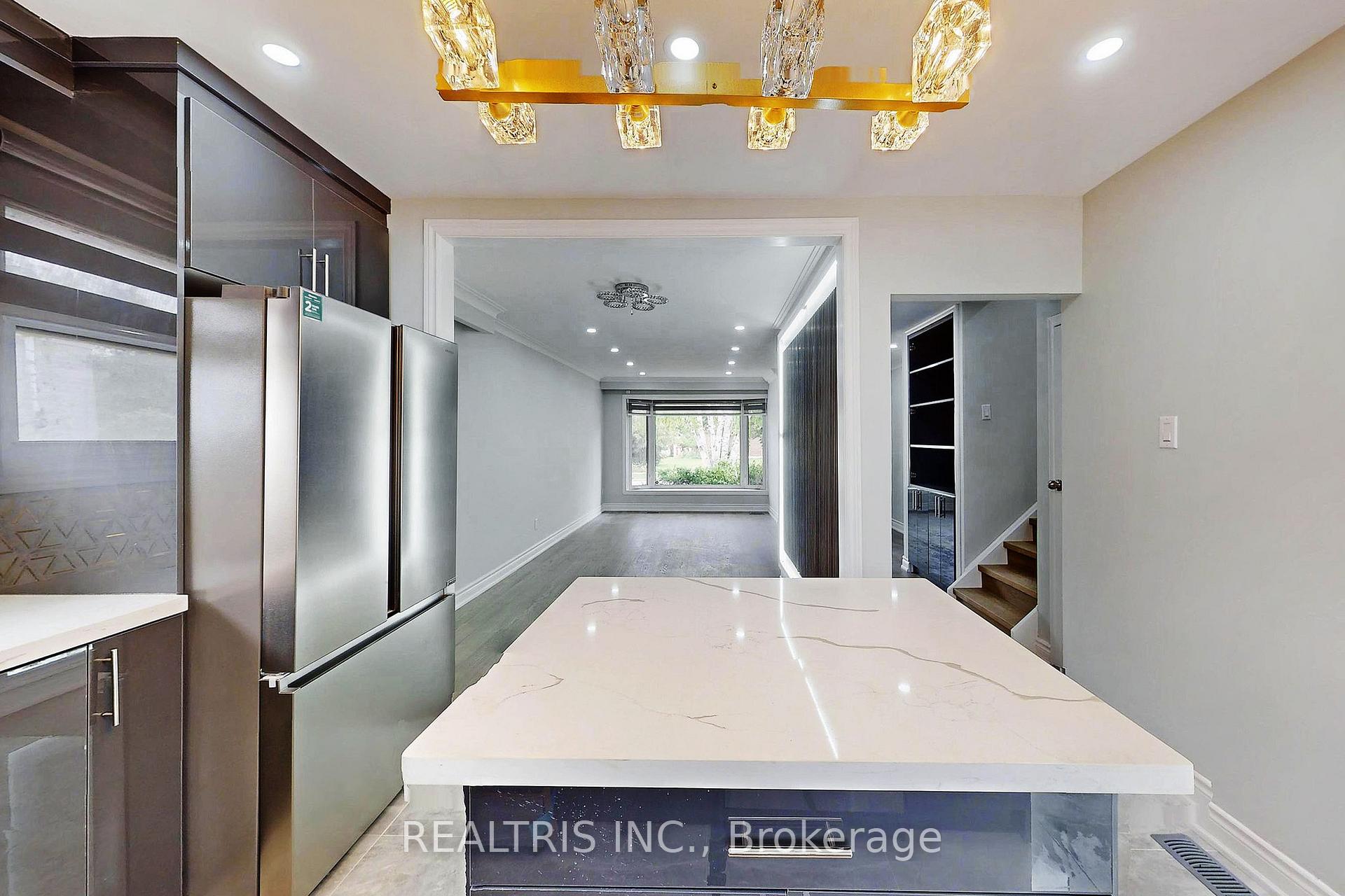 Photo 15 of 36 Tealham Drive, Etobicoke, West Humber-Clairville — HOMEH