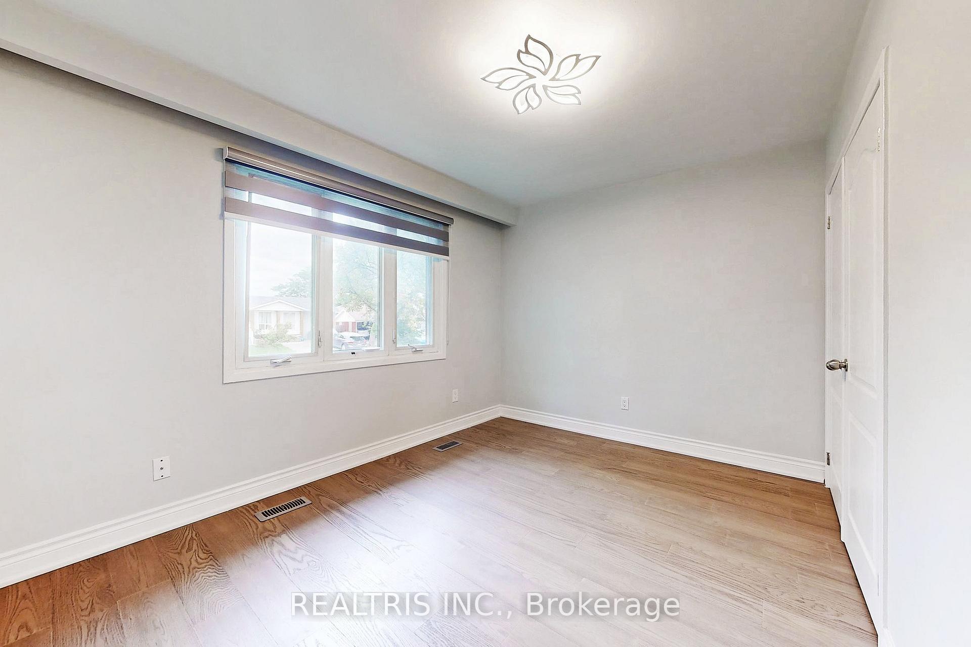 Photo 17 of 36 Tealham Drive, Etobicoke, West Humber-Clairville — HOMEH