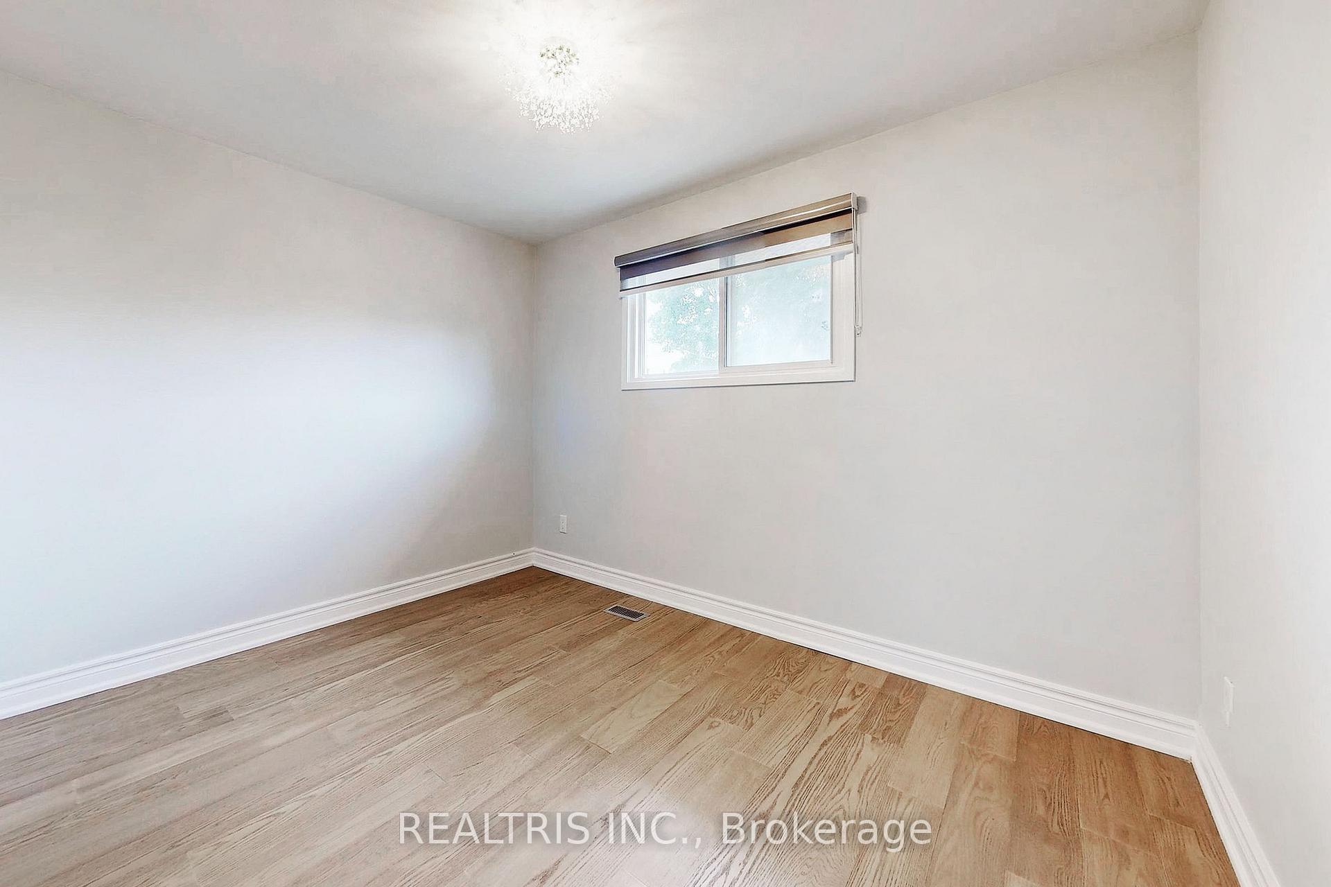 Photo 33 of 36 Tealham Drive, Etobicoke, West Humber-Clairville — HOMEH