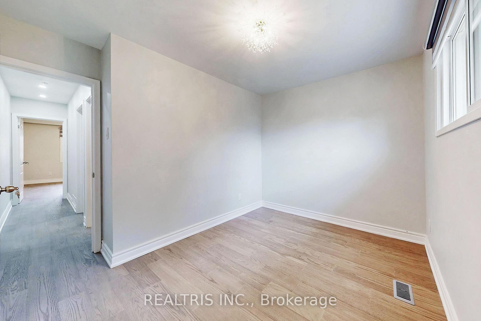 Photo 28 of 36 Tealham Drive, Etobicoke, West Humber-Clairville — HOMEH