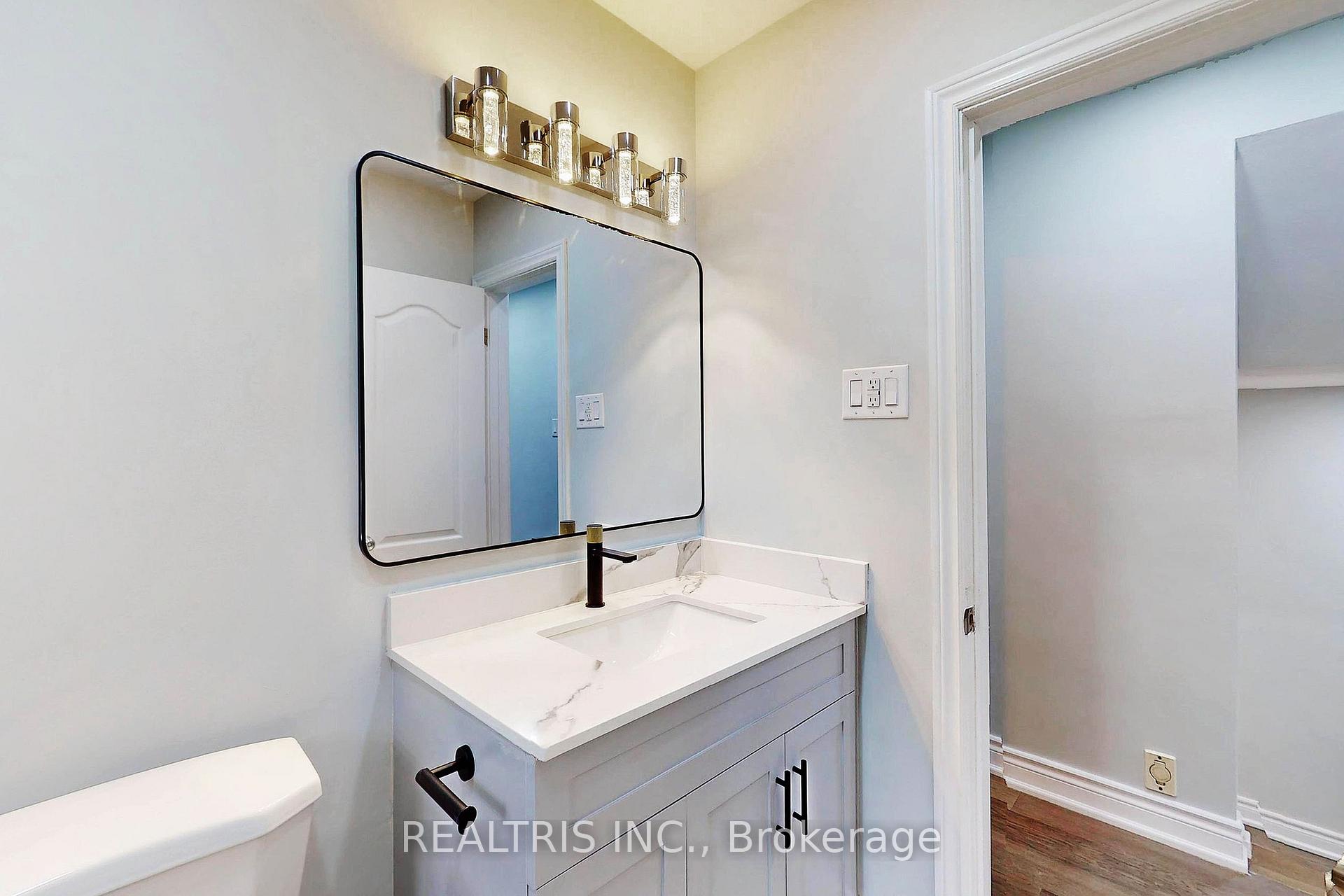 Photo 21 of 36 Tealham Drive, Etobicoke, West Humber-Clairville — HOMEH