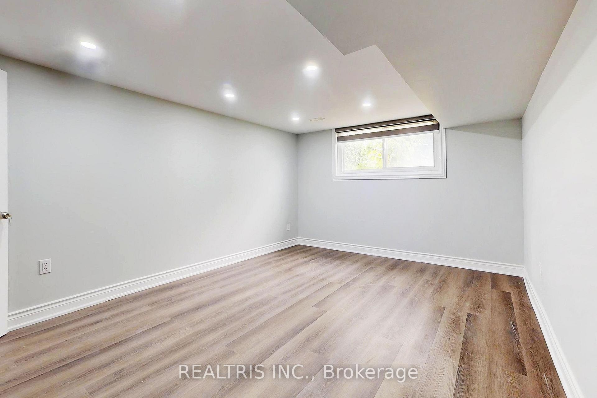 Photo 25 of 36 Tealham Drive, Etobicoke, West Humber-Clairville — HOMEH