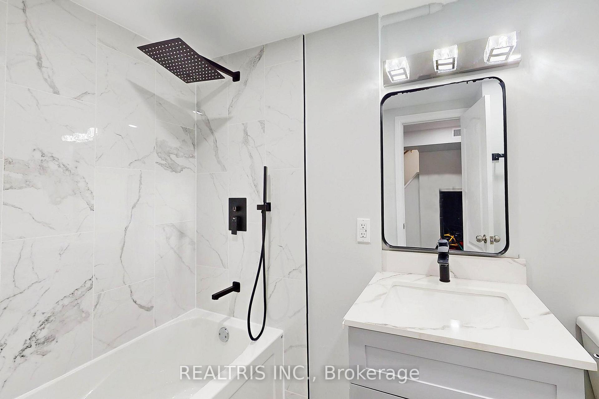 Photo 24 of 36 Tealham Drive, Etobicoke, West Humber-Clairville — HOMEH