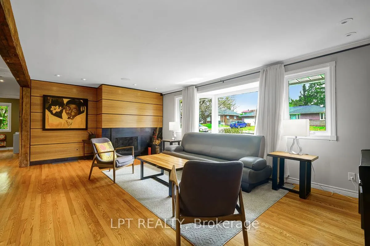Photo 16 of 153 Roger Road, Ottawa, Faircrest Heights — HOMEH