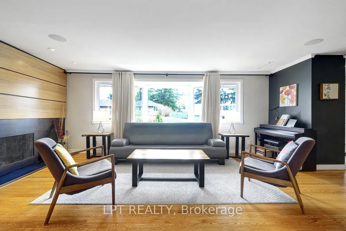 Photo 24 of 153 Roger Road, Ottawa, Faircrest Heights — HOMEH