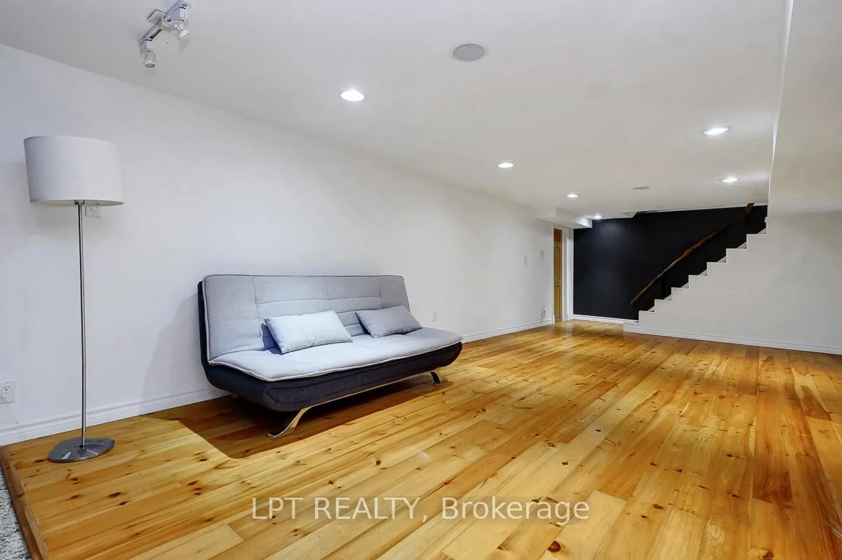 Photo 98 of 153 Roger Road, Ottawa, Faircrest Heights — HOMEH