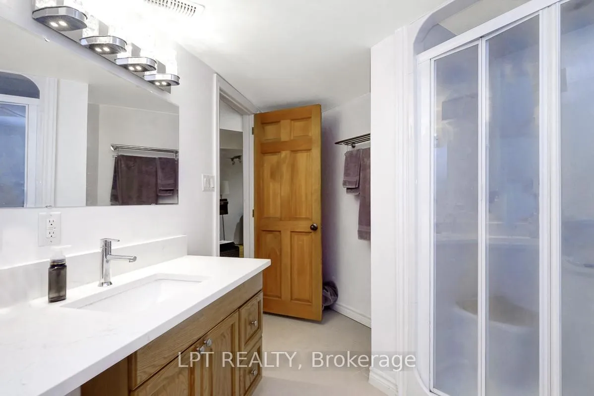 Photo 102 of 153 Roger Road, Ottawa, Faircrest Heights — HOMEH