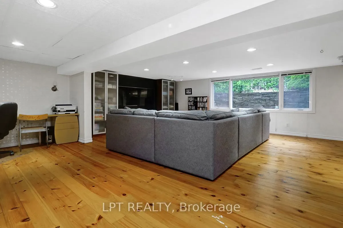 Photo 105 of 153 Roger Road, Ottawa, Faircrest Heights — HOMEH