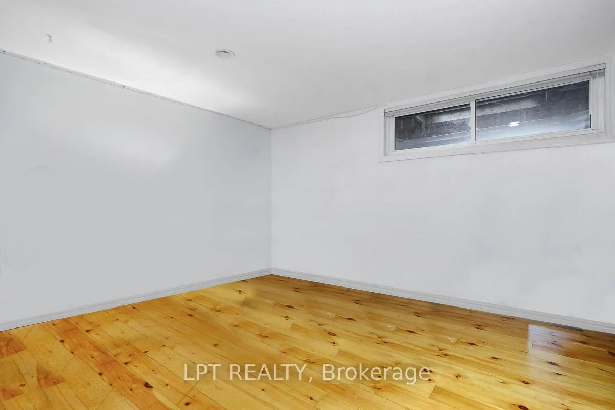 Photo 117 of 153 Roger Road, Ottawa, Faircrest Heights — HOMEH