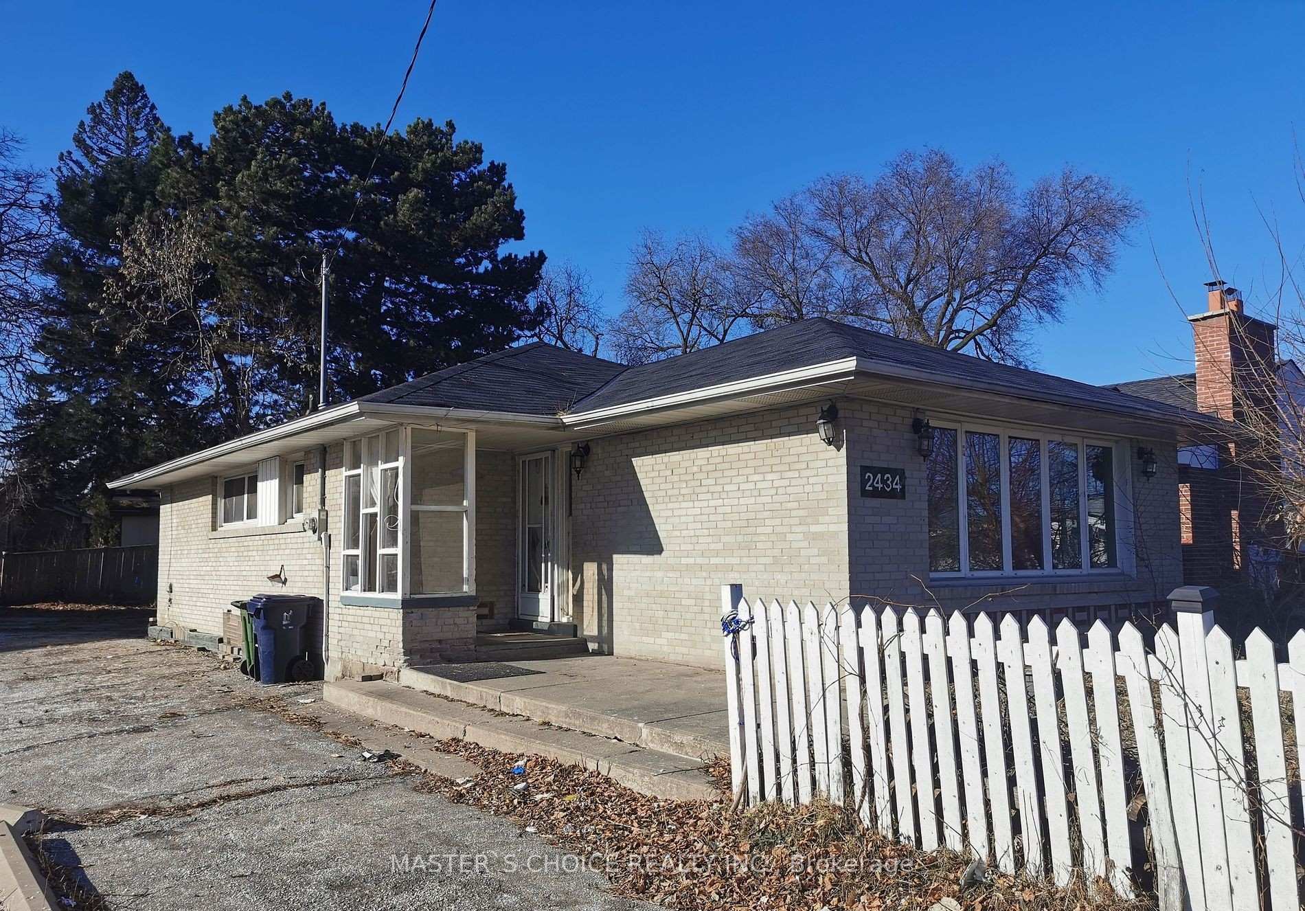Front of 2434 Islington Avenue