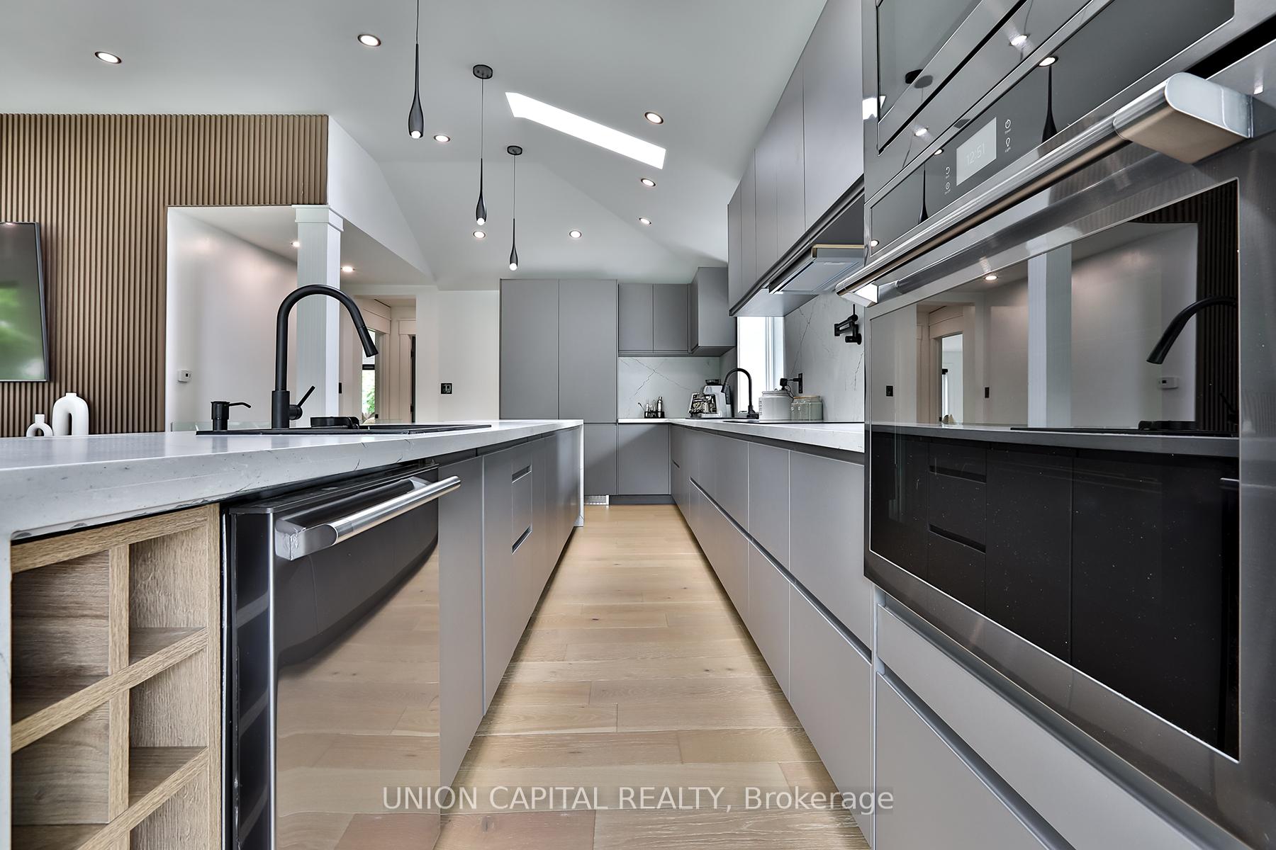 Photo 3 of 22 Mcarthur Street, Etobicoke, Kingsview Village-The Westway — HOMEH