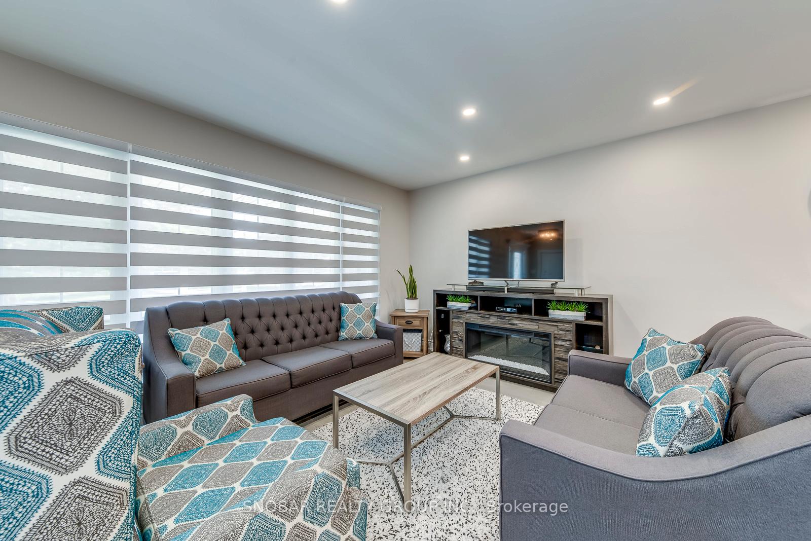 Photo 2 of 19 Forest Path Court, Etobicoke, Thistletown-Beaumonde Heights — HOMEH