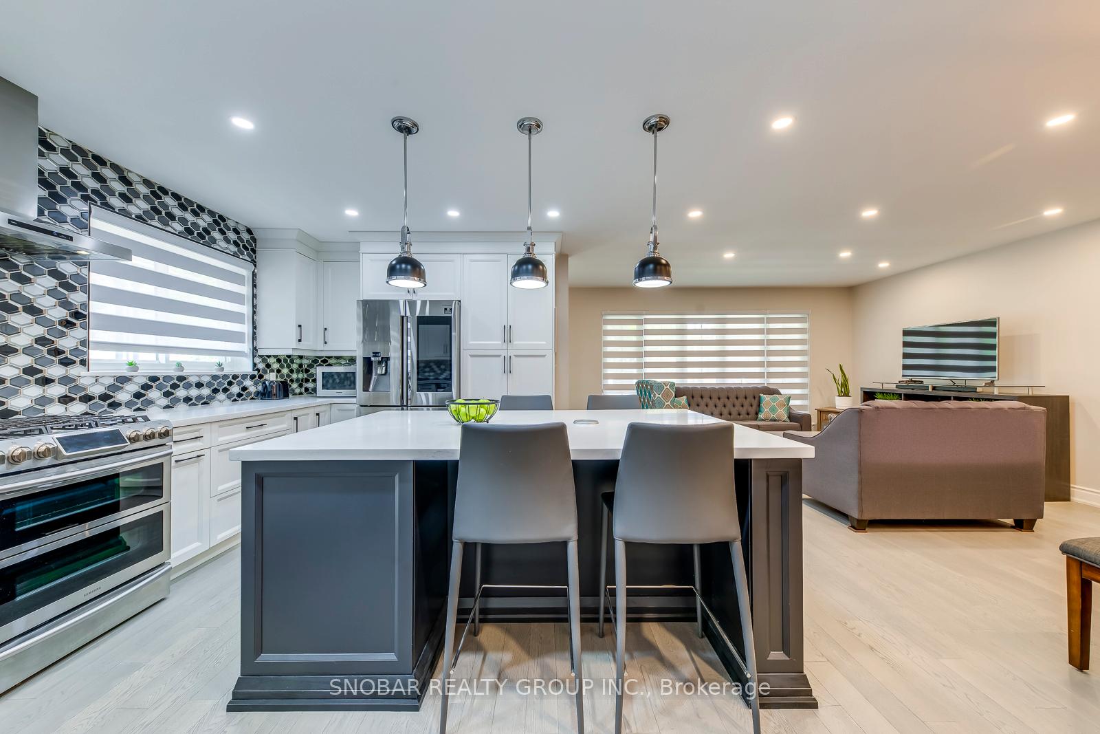 Photo 13 of 19 Forest Path Court, Etobicoke, Thistletown-Beaumonde Heights — HOMEH