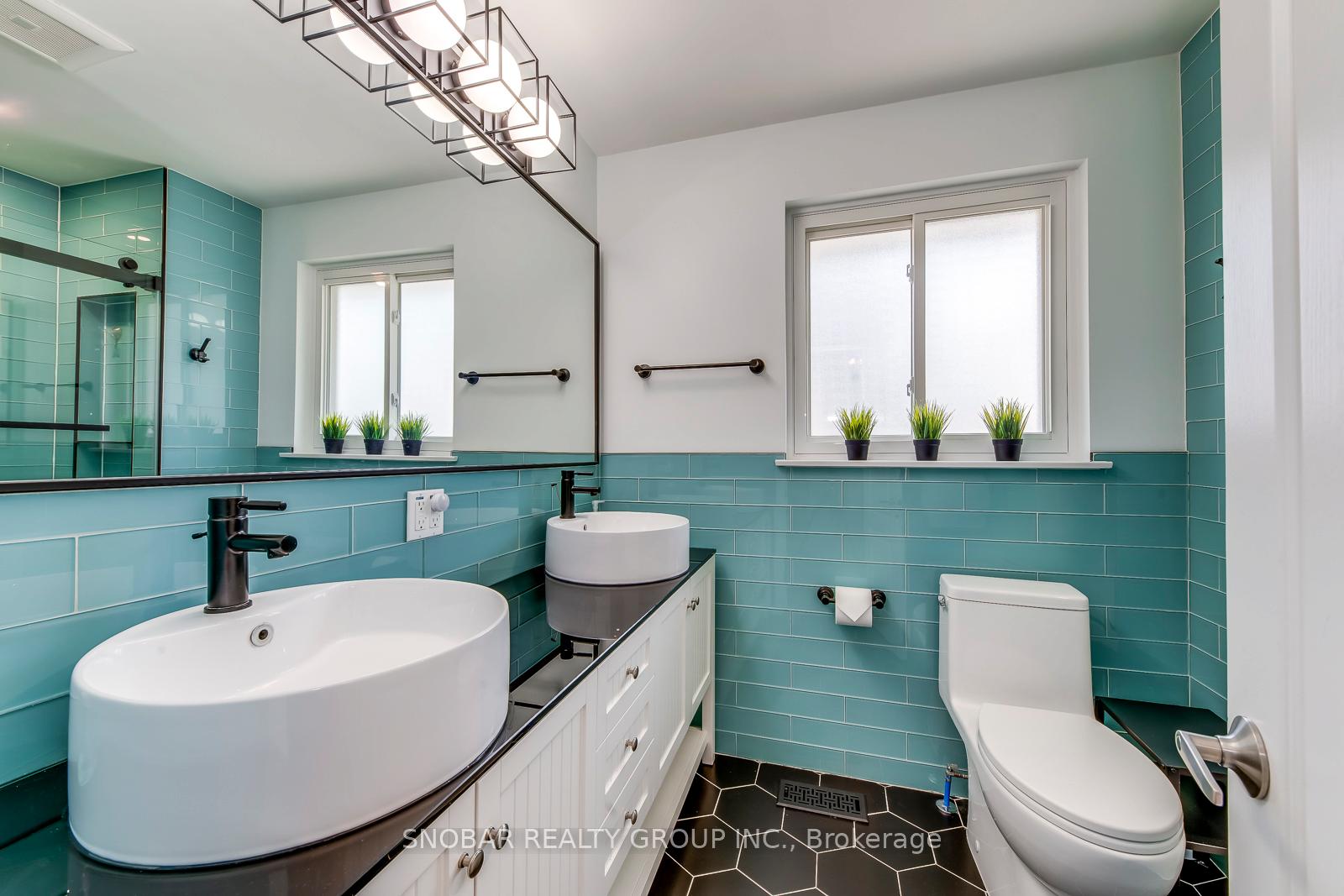 Photo 5 of 19 Forest Path Court, Etobicoke, Thistletown-Beaumonde Heights — HOMEH