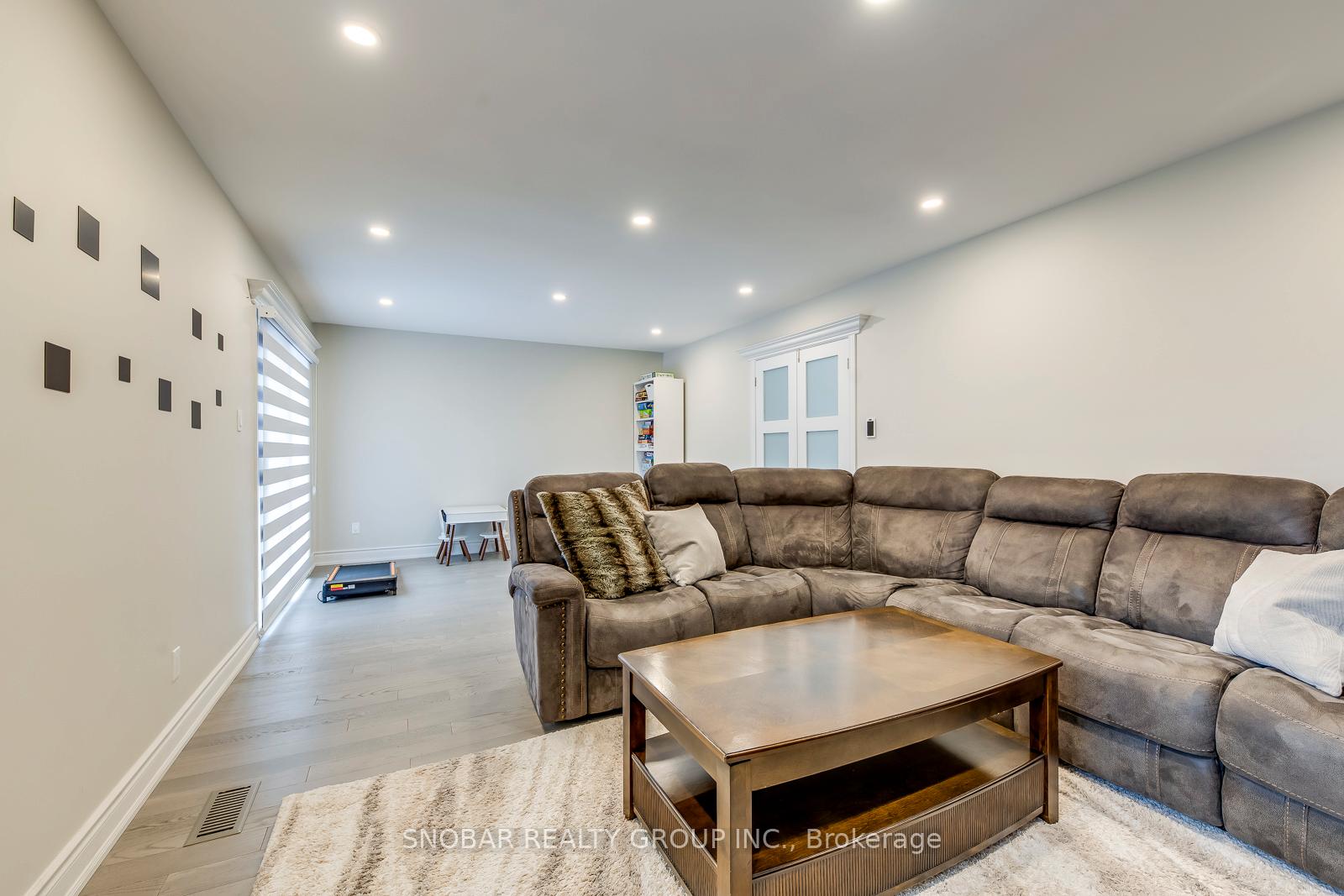 Photo 6 of 19 Forest Path Court, Etobicoke, Thistletown-Beaumonde Heights — HOMEH