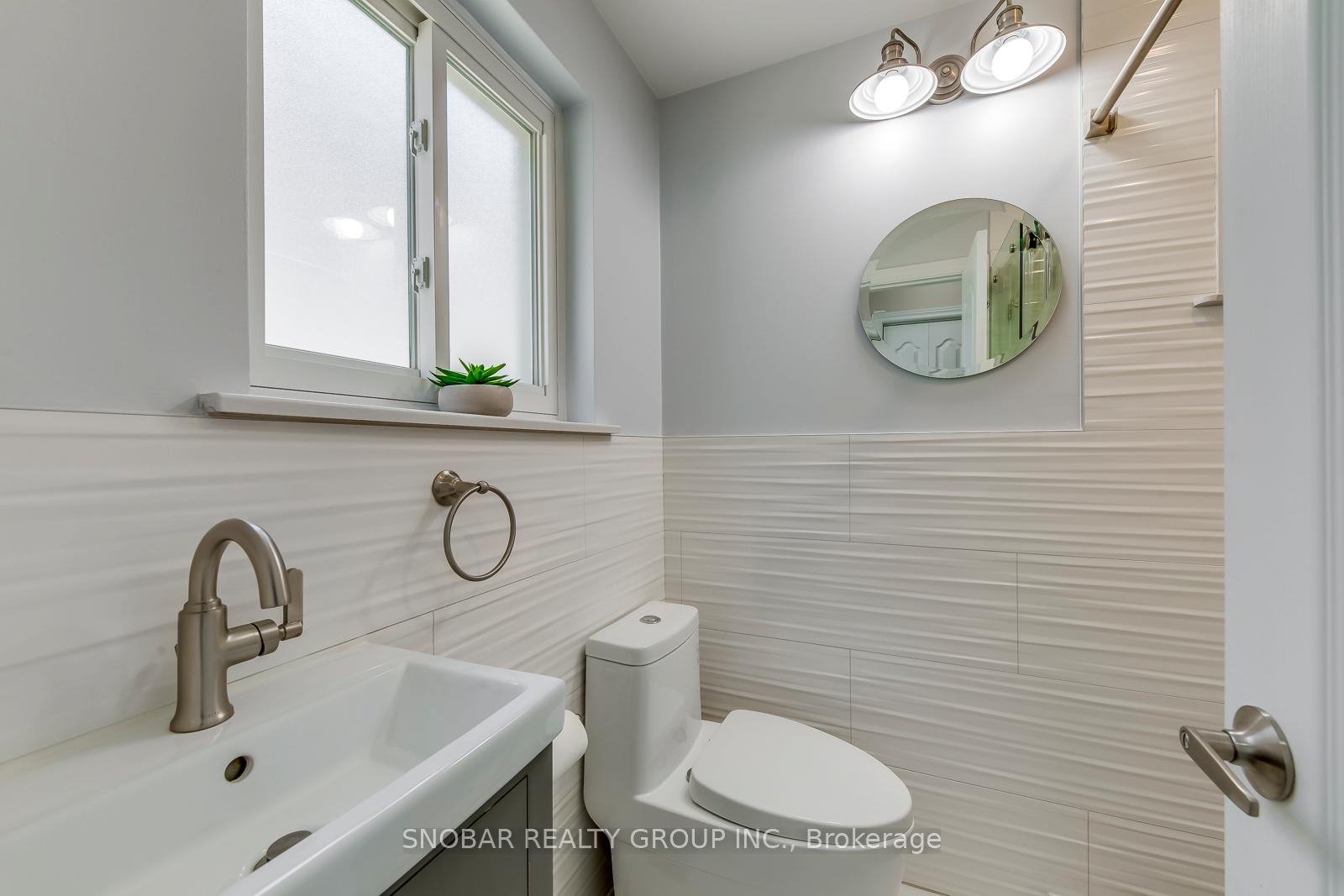 Photo 8 of 19 Forest Path Court, Etobicoke, Thistletown-Beaumonde Heights — HOMEH