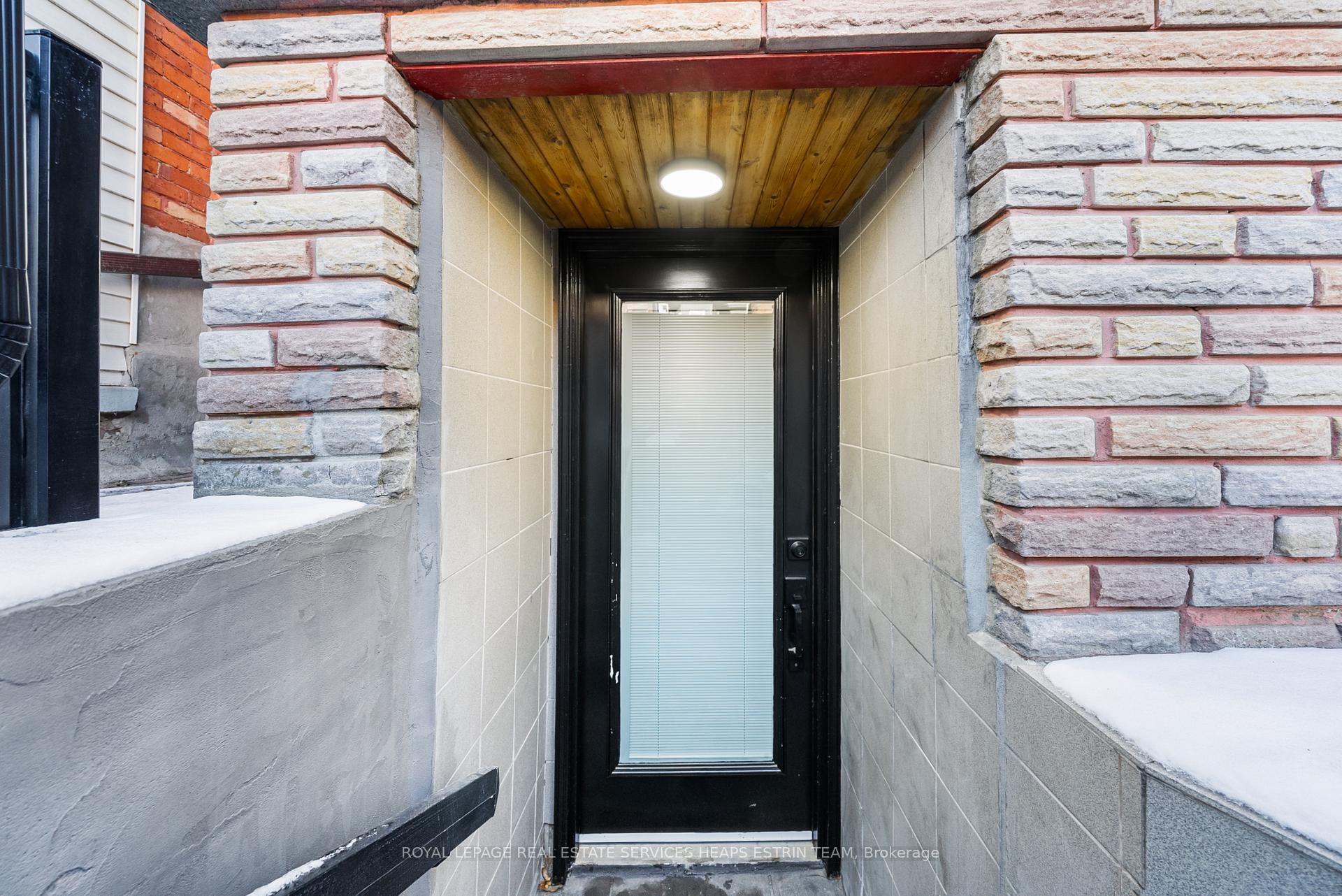 Photo 4 of Unit Lower, 282 Palmerston Avenue, Toronto, Trinity-Bellwoods — HOMEH