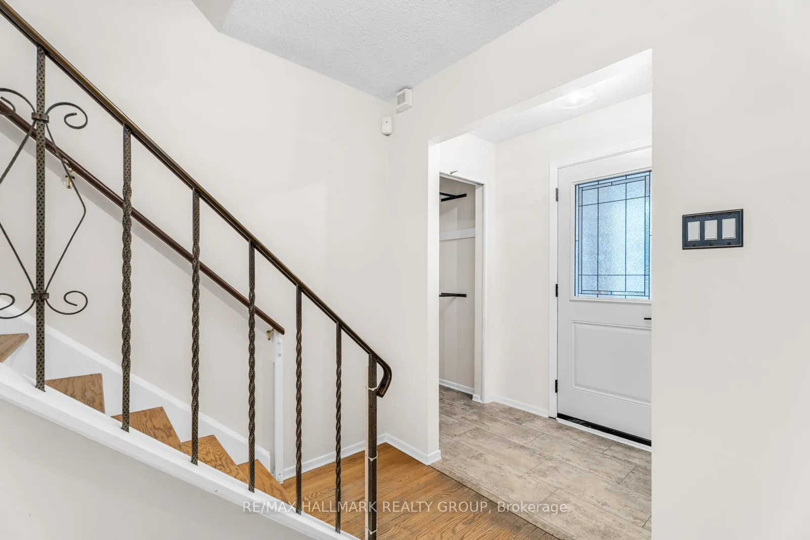 Photo 13 of 47 Woodburn Drive, Ottawa, Blackburn Hamlet — HOMEH