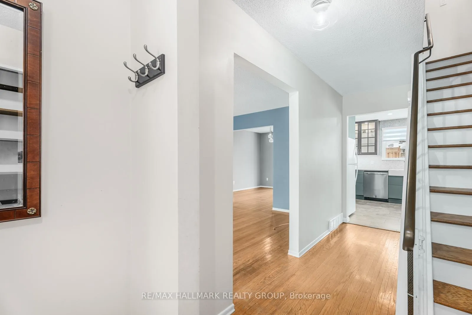 Photo 24 of 47 Woodburn Drive, Ottawa, Blackburn Hamlet — HOMEH